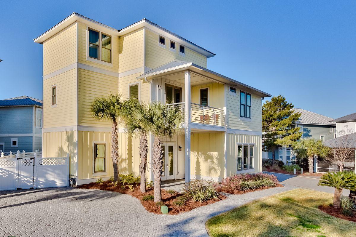 EMERALD WATERS VILLAGE - Residential