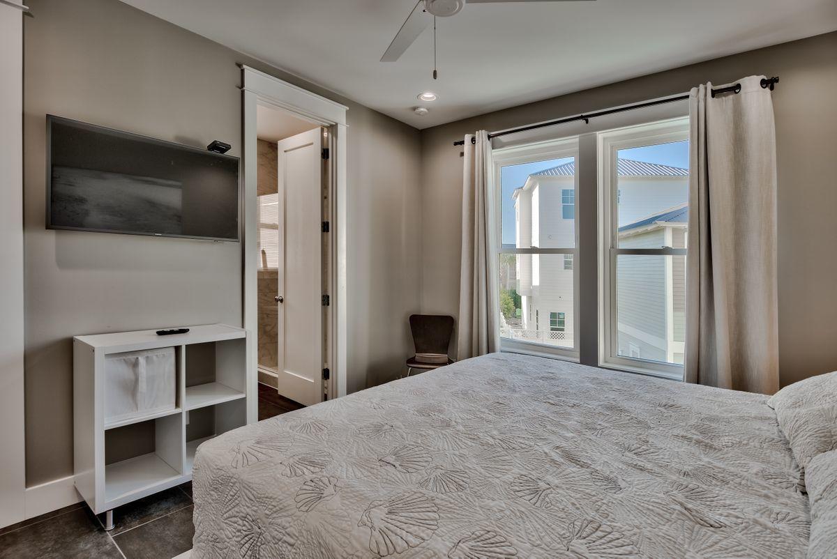 EMERALD WATERS VILLAGE - Residential