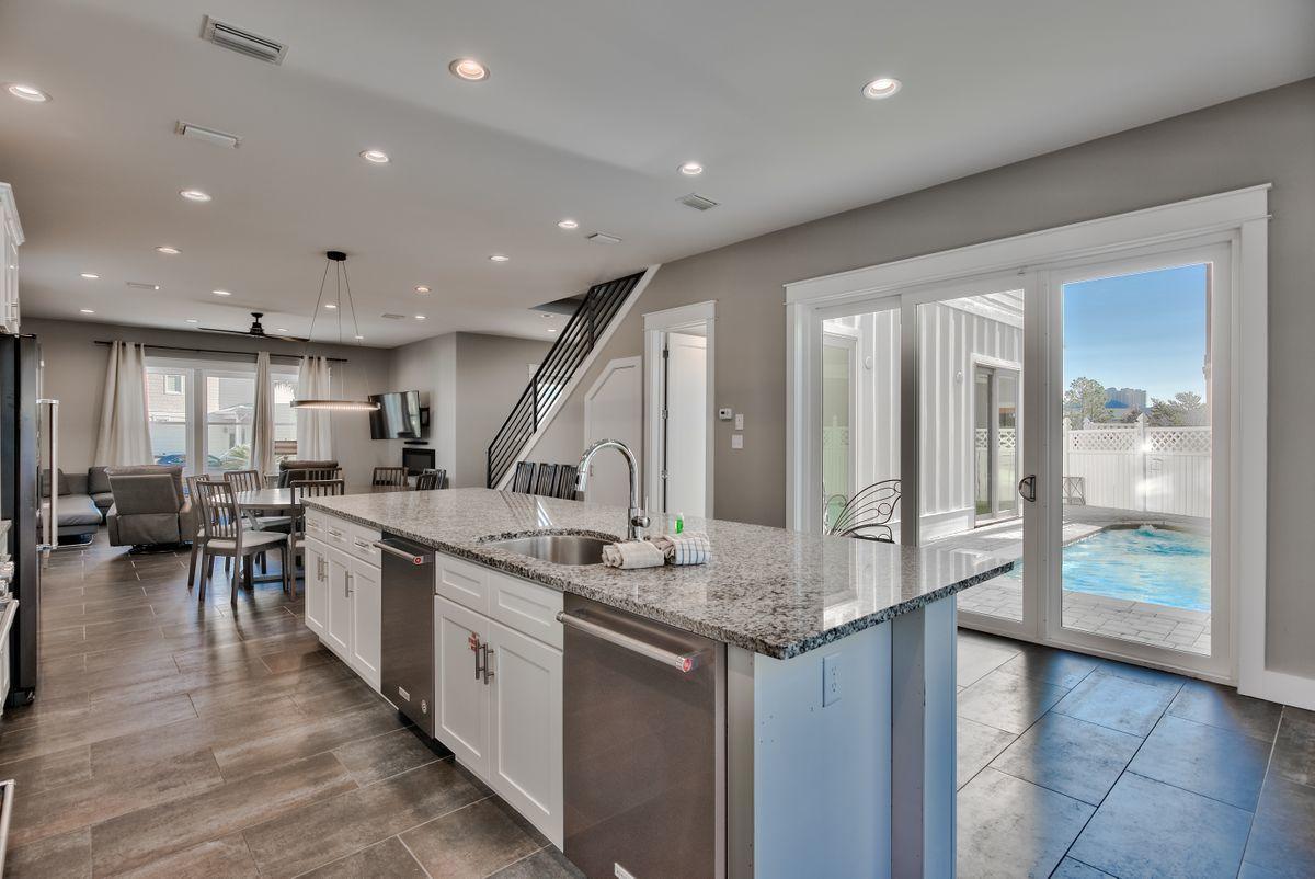 EMERALD WATERS VILLAGE - Residential