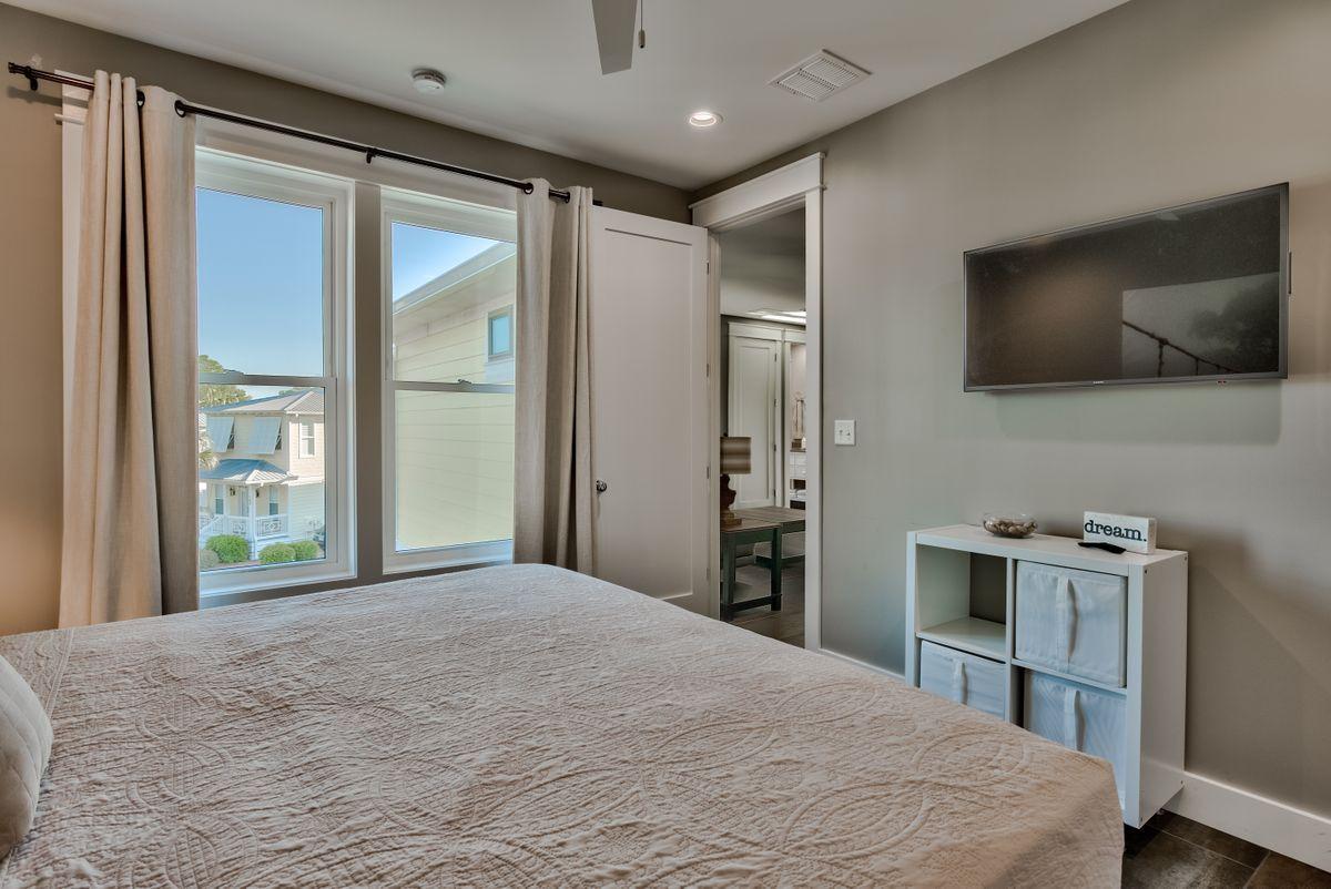 EMERALD WATERS VILLAGE - Residential