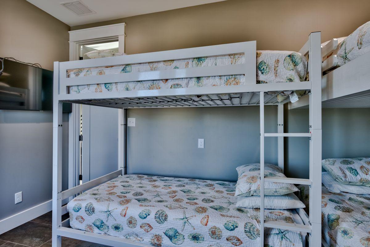 EMERALD WATERS VILLAGE - Residential