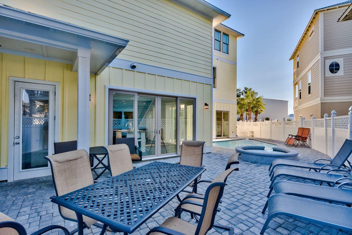 EMERALD WATERS VILLAGE - Residential