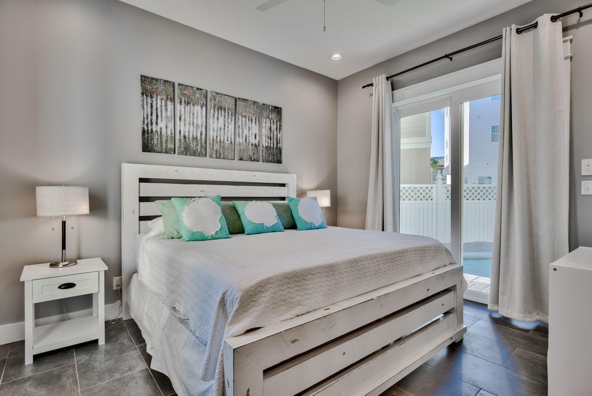 EMERALD WATERS VILLAGE - Residential