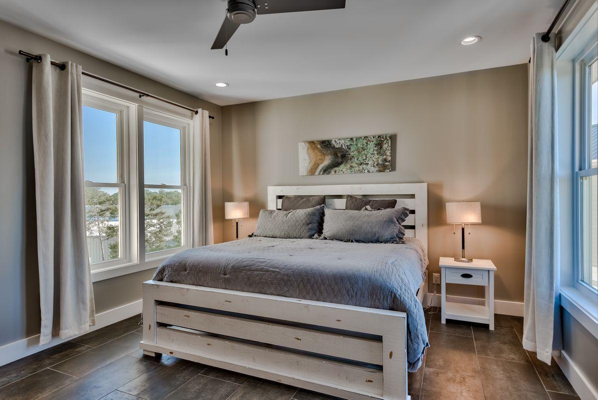 EMERALD WATERS VILLAGE - Residential