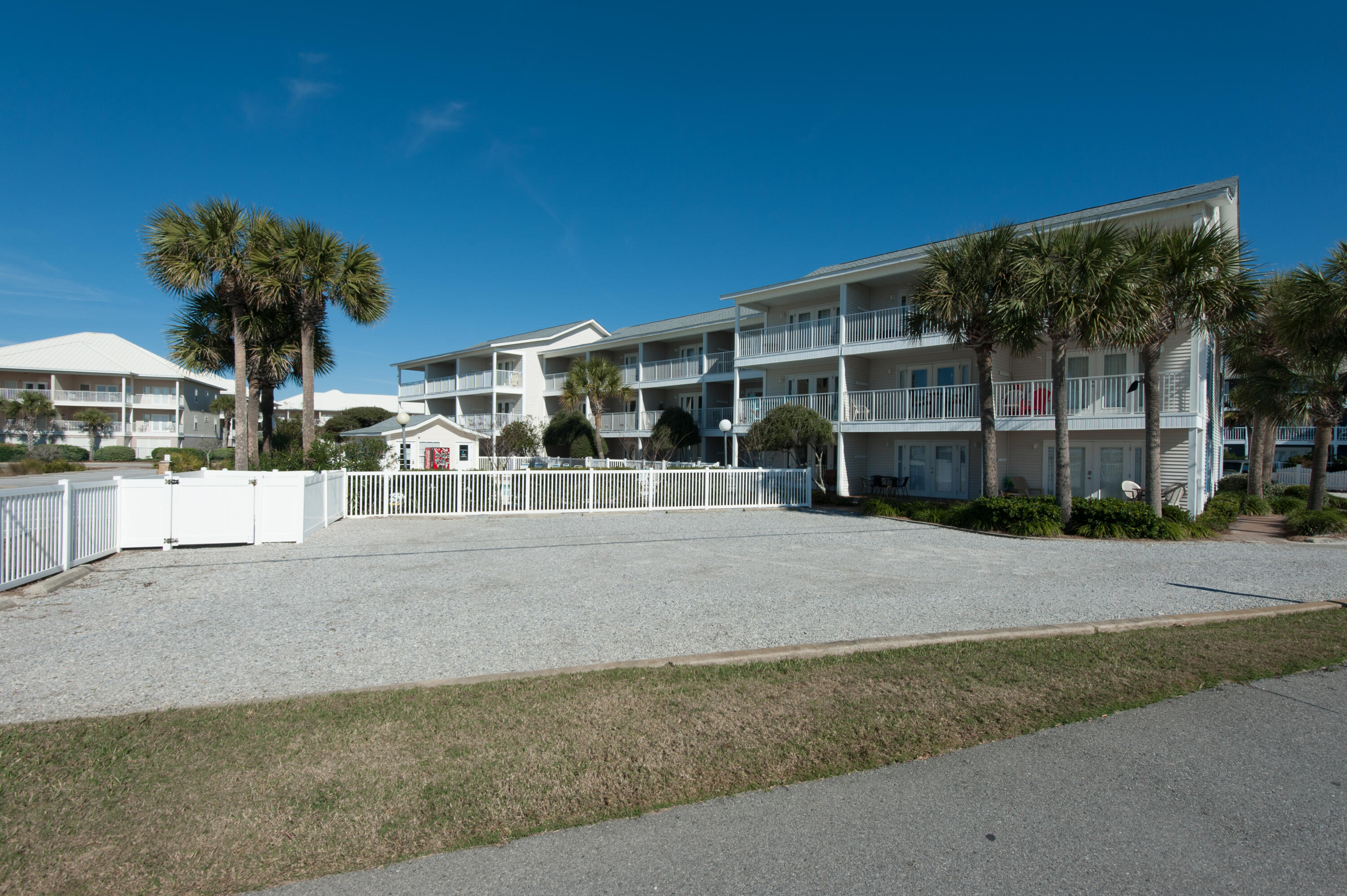 SUMMERSPELL CONDO - Residential