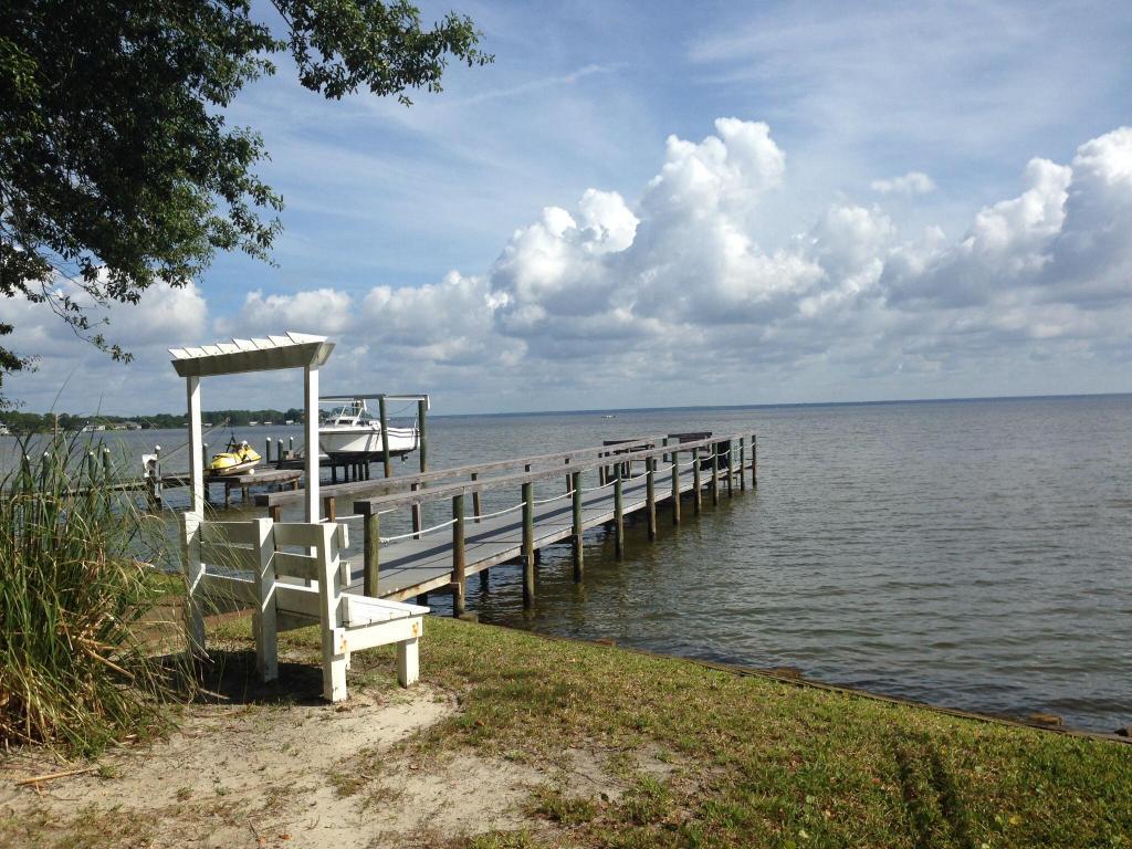 PELICAN BAY - Residential