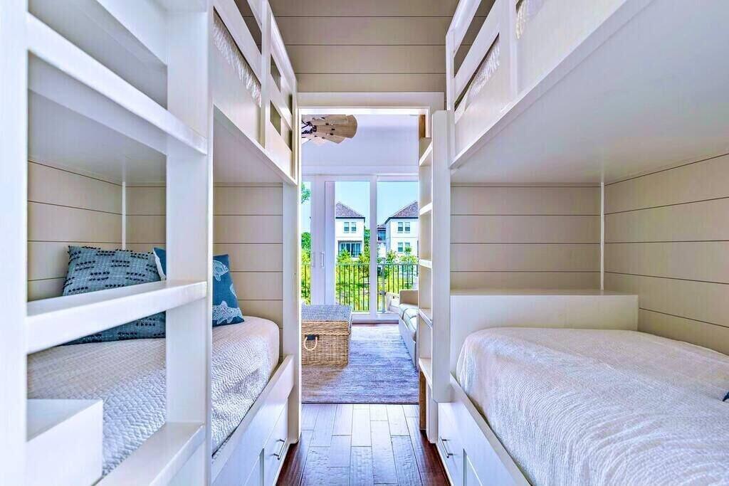The Retreat at Miramar - Residential