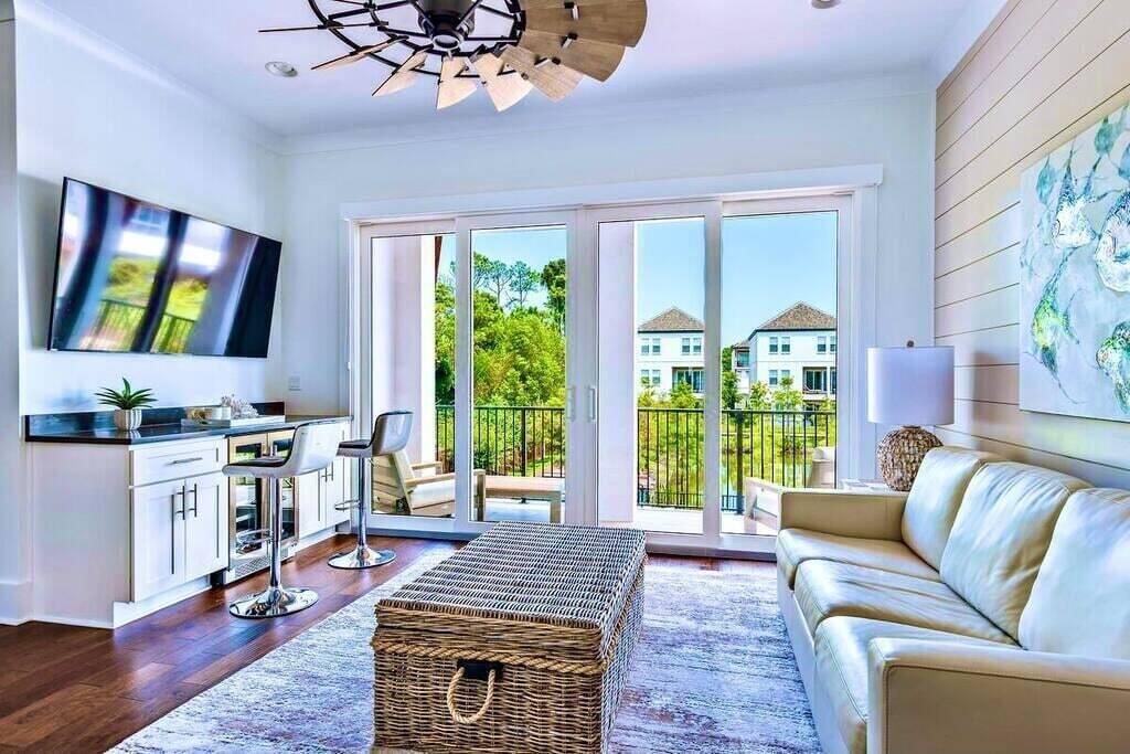 The Retreat at Miramar - Residential