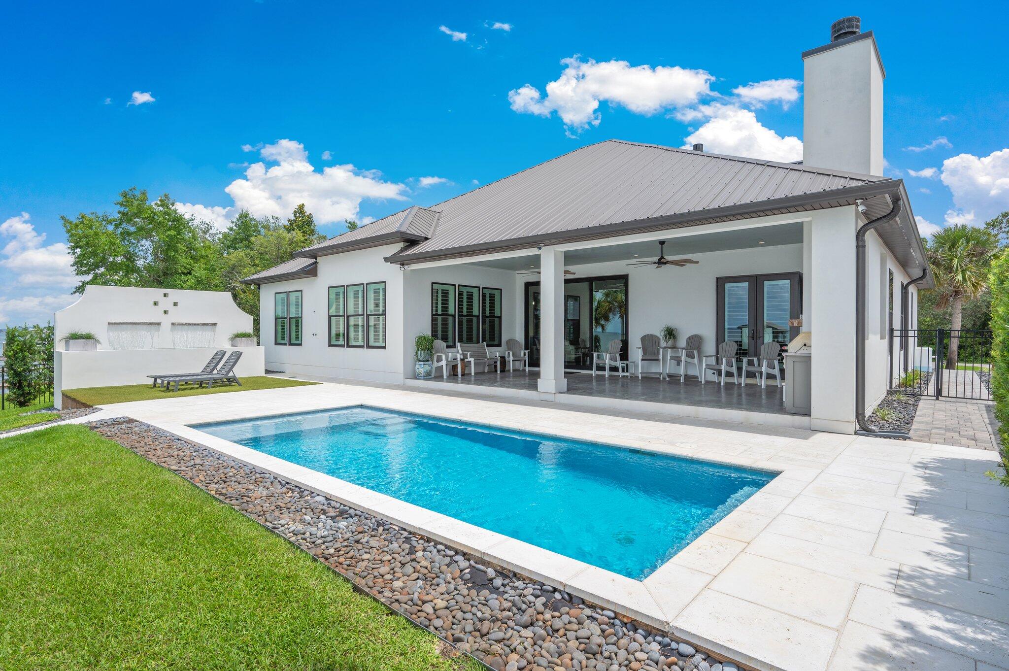 PELICAN BAY - Residential