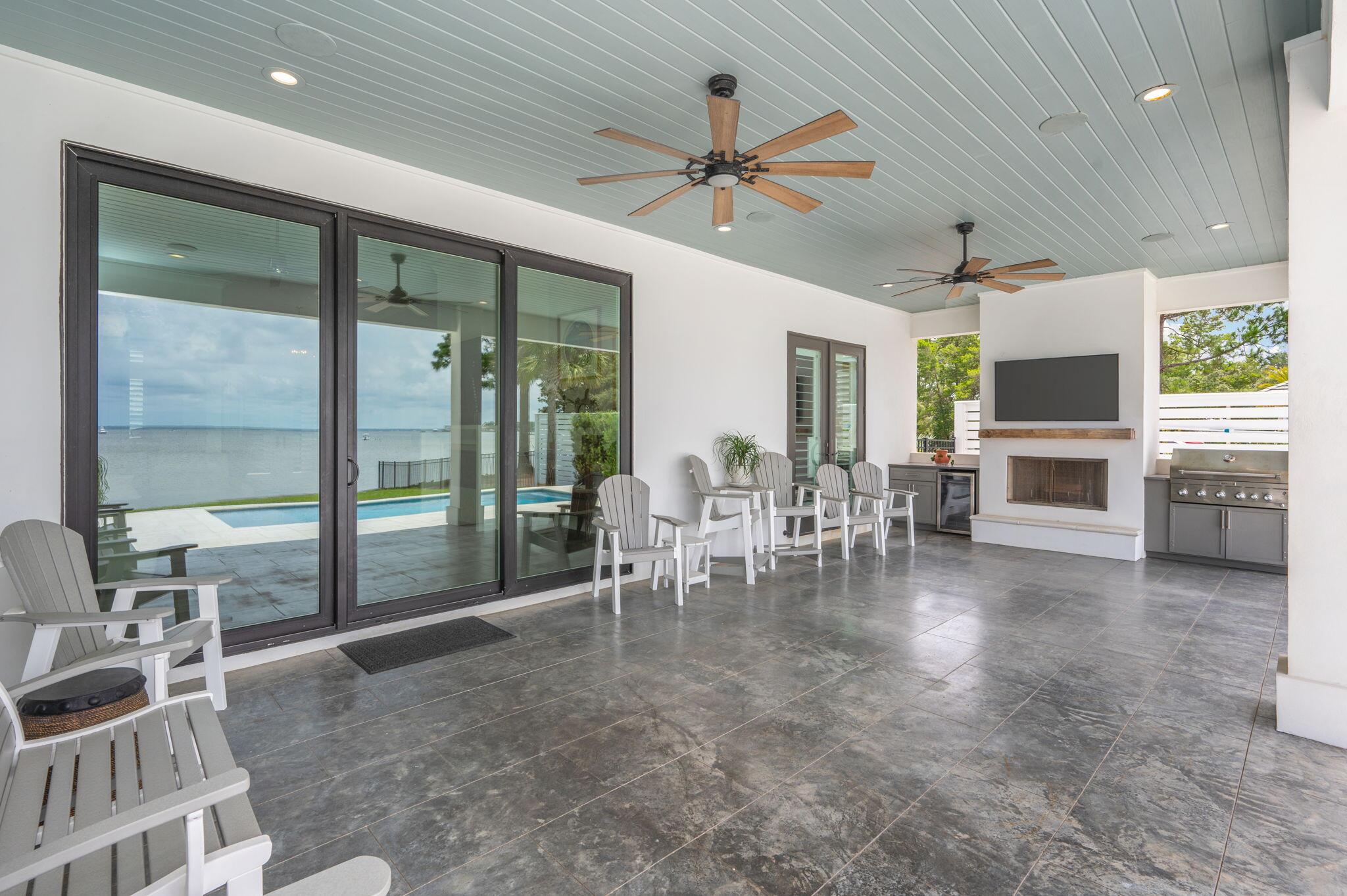 PELICAN BAY - Residential