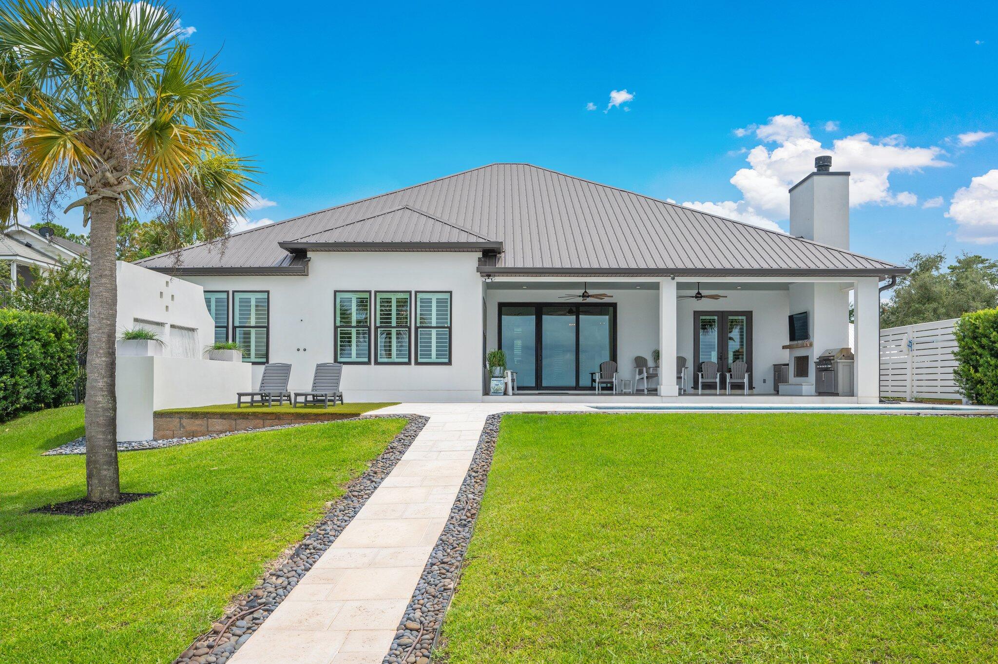 PELICAN BAY - Residential