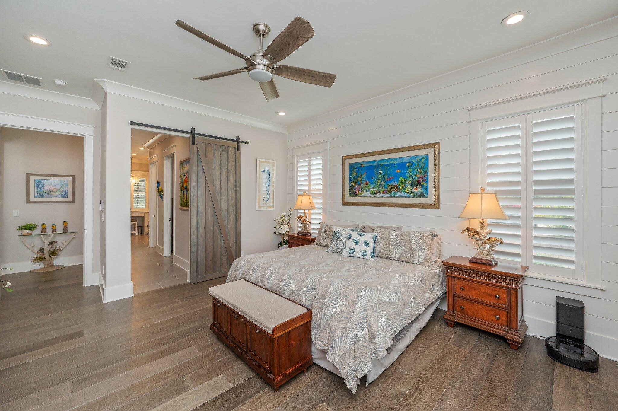 PELICAN BAY - Residential