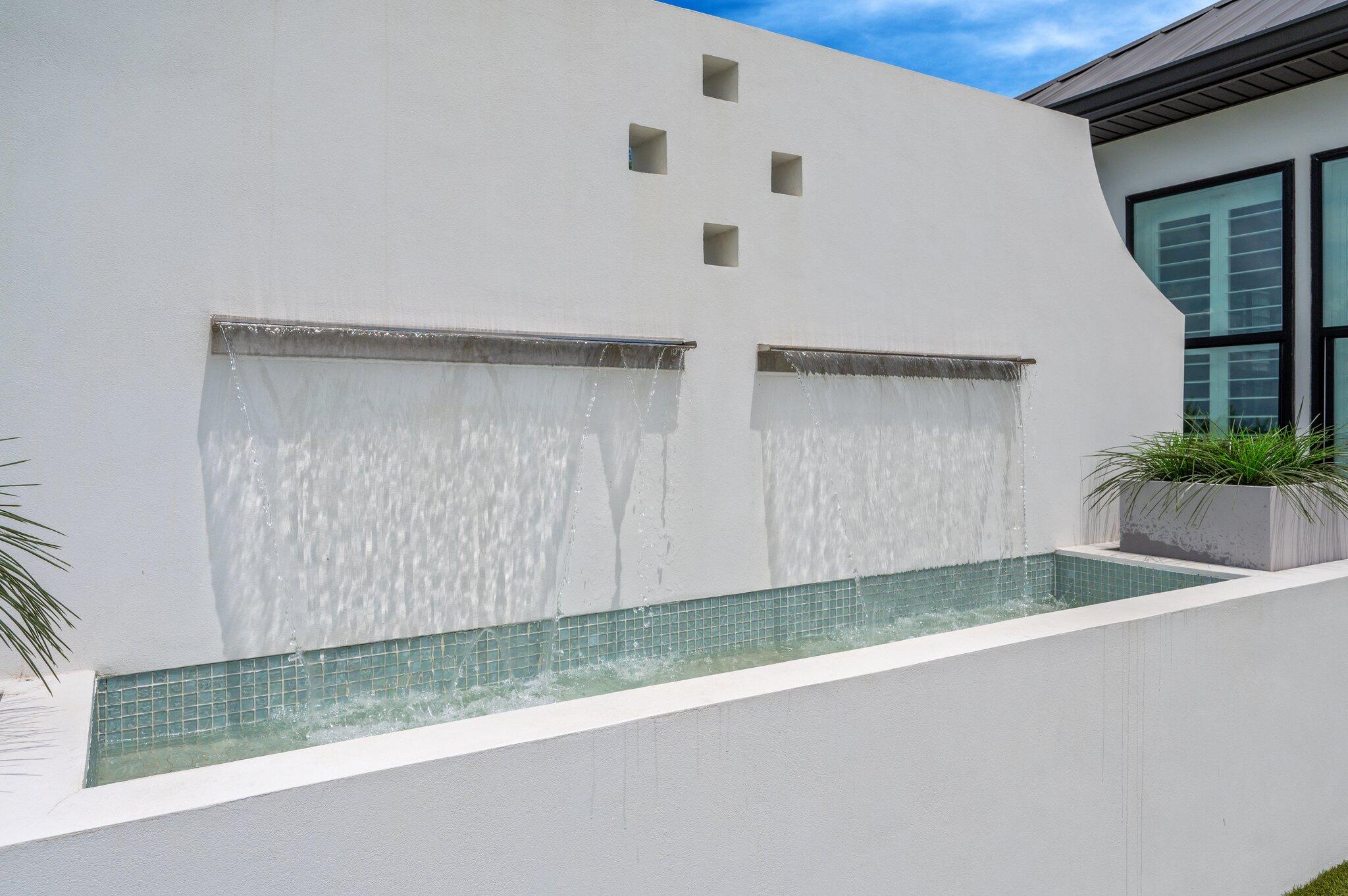 PELICAN BAY - Residential