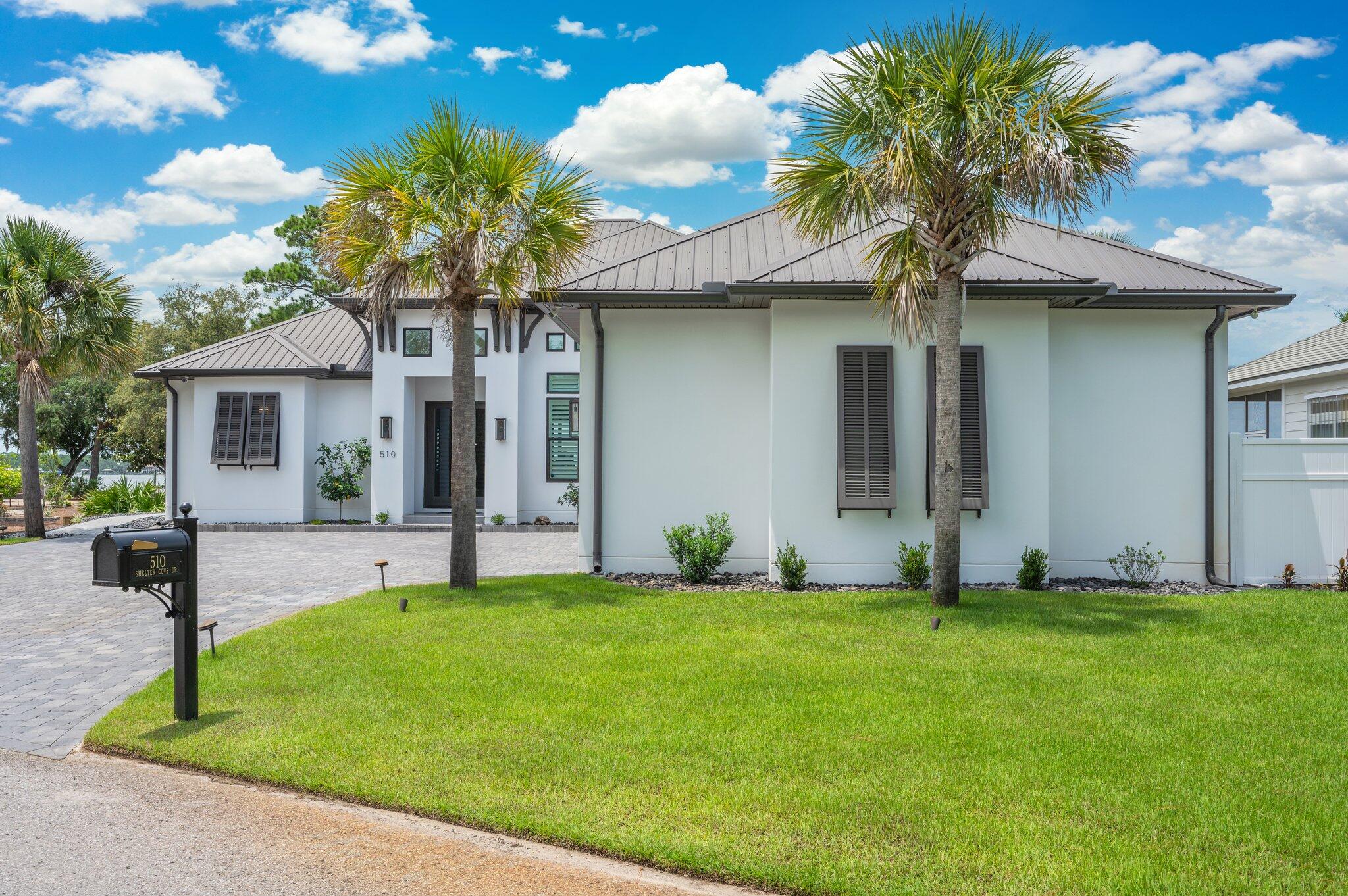 PELICAN BAY - Residential