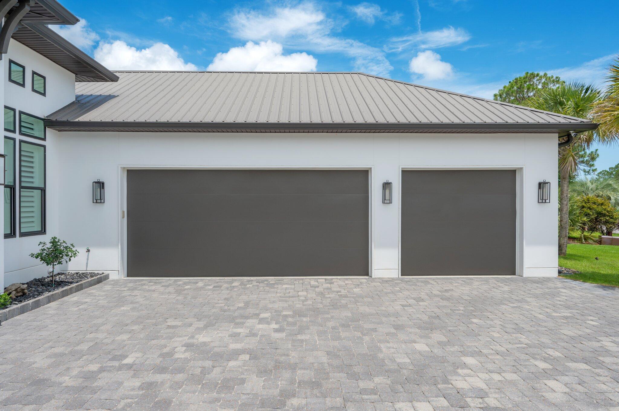 PELICAN BAY - Residential