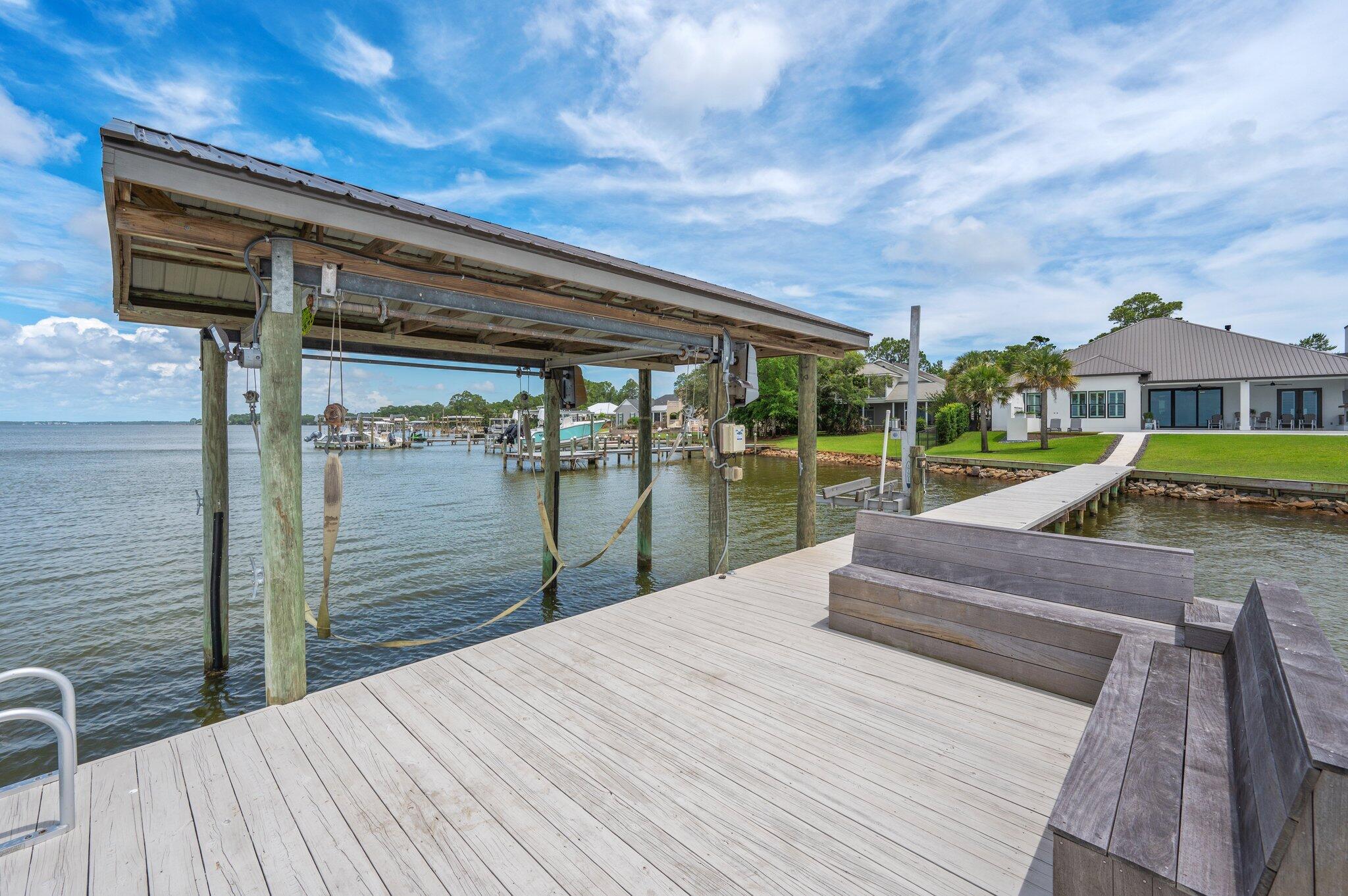 PELICAN BAY - Residential