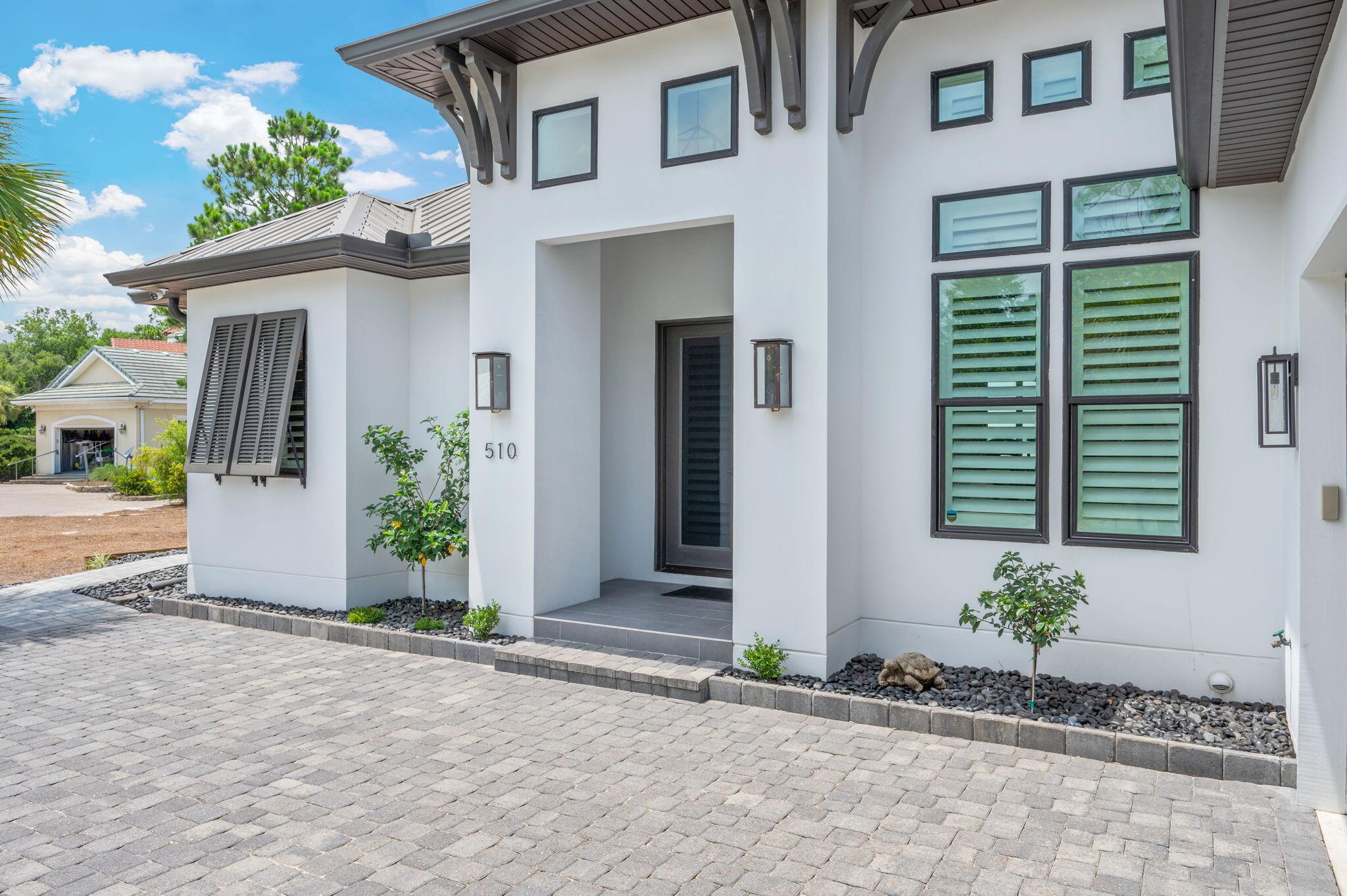 PELICAN BAY - Residential