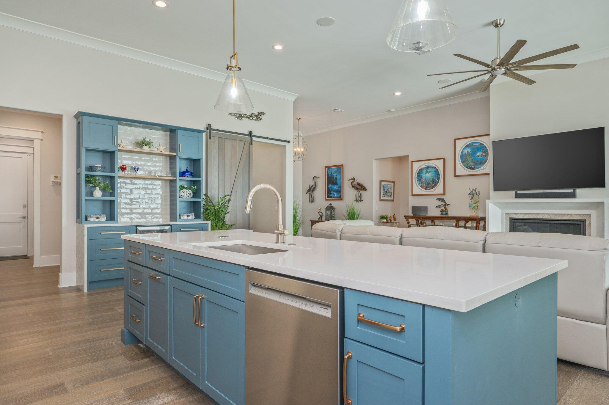 PELICAN BAY - Residential
