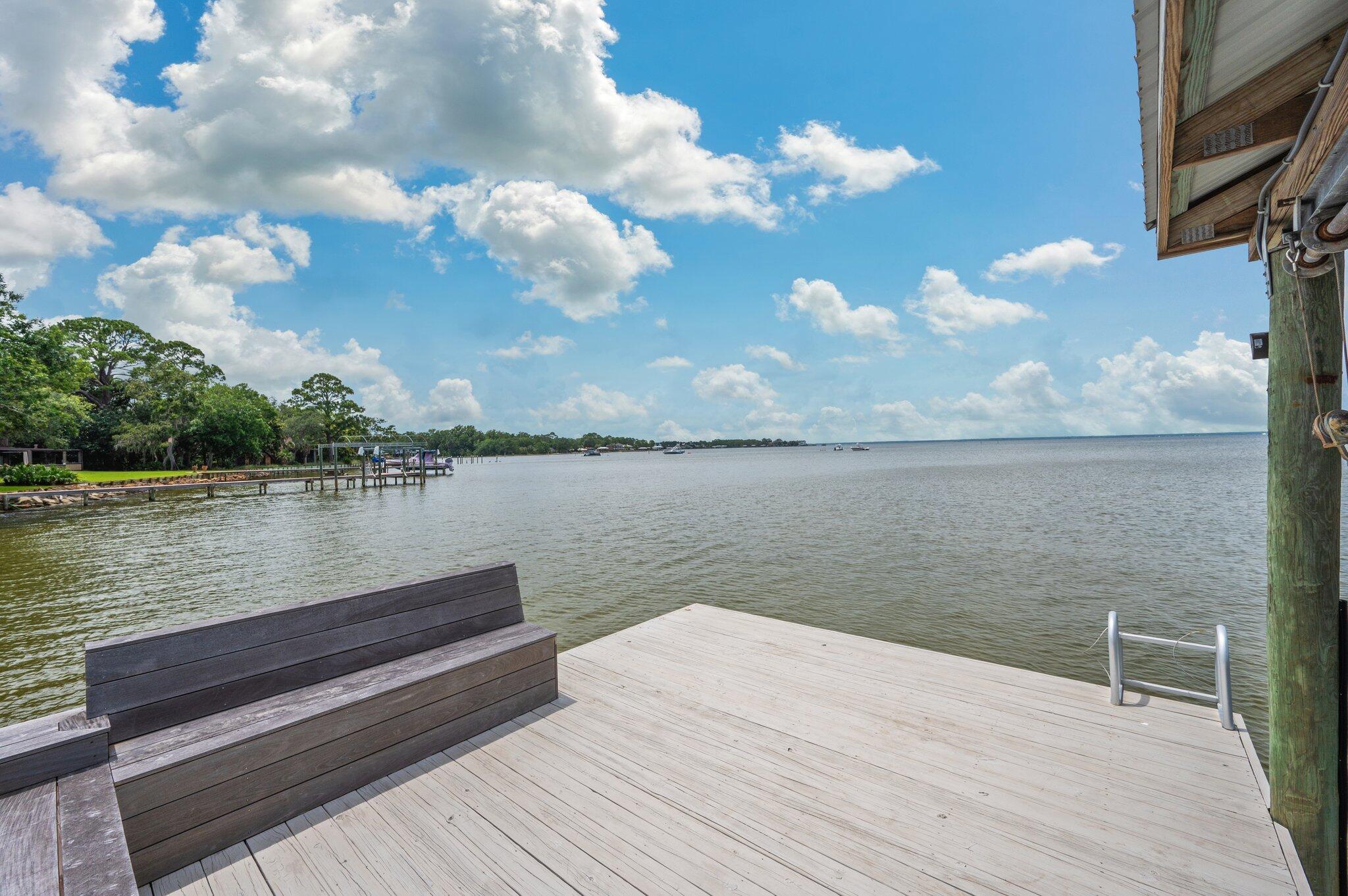 PELICAN BAY - Residential