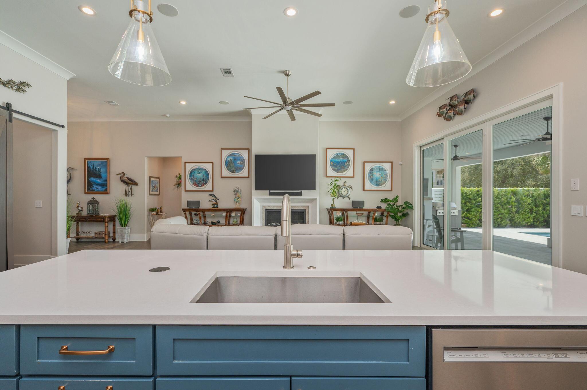 PELICAN BAY - Residential