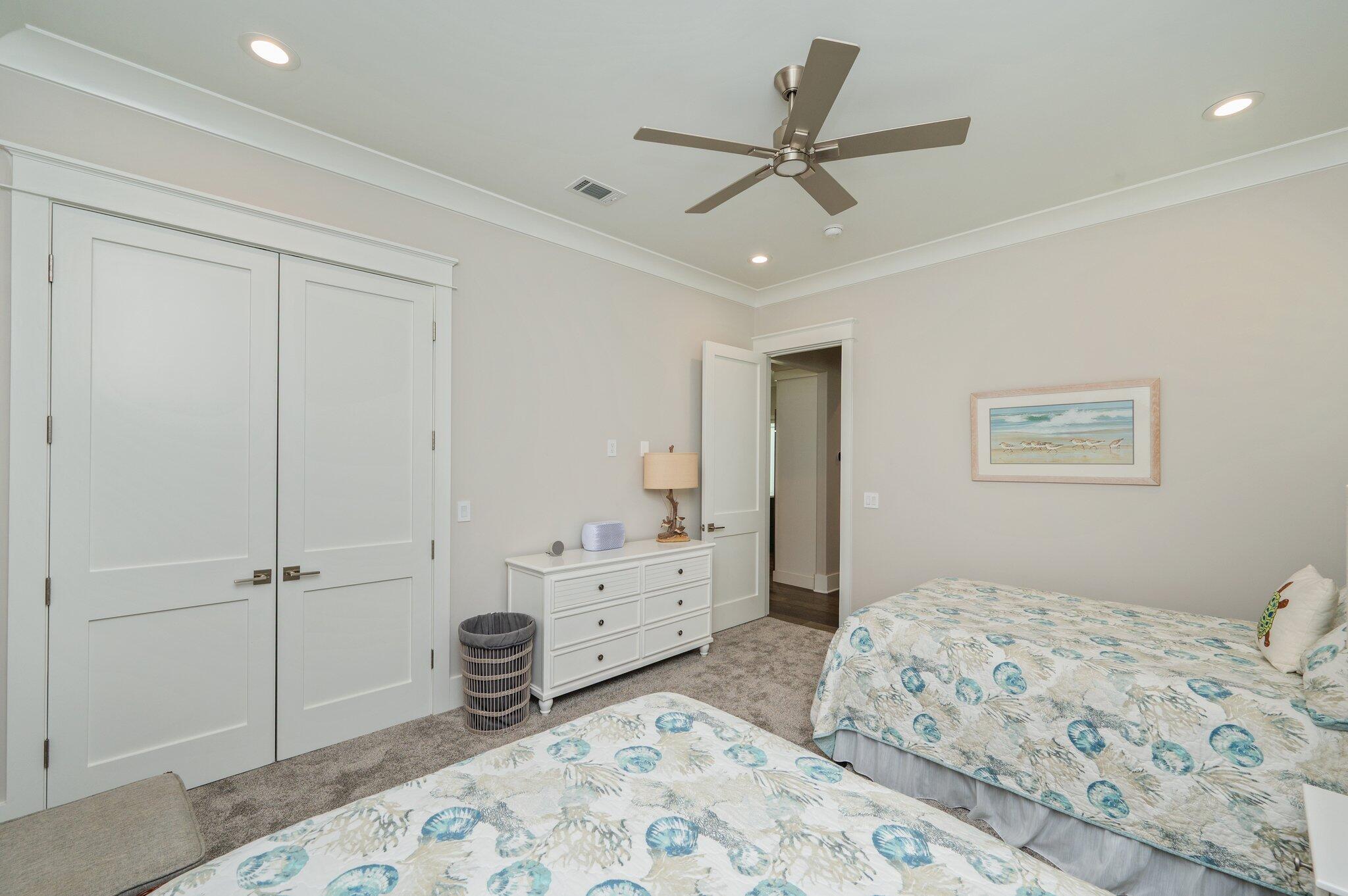 PELICAN BAY - Residential