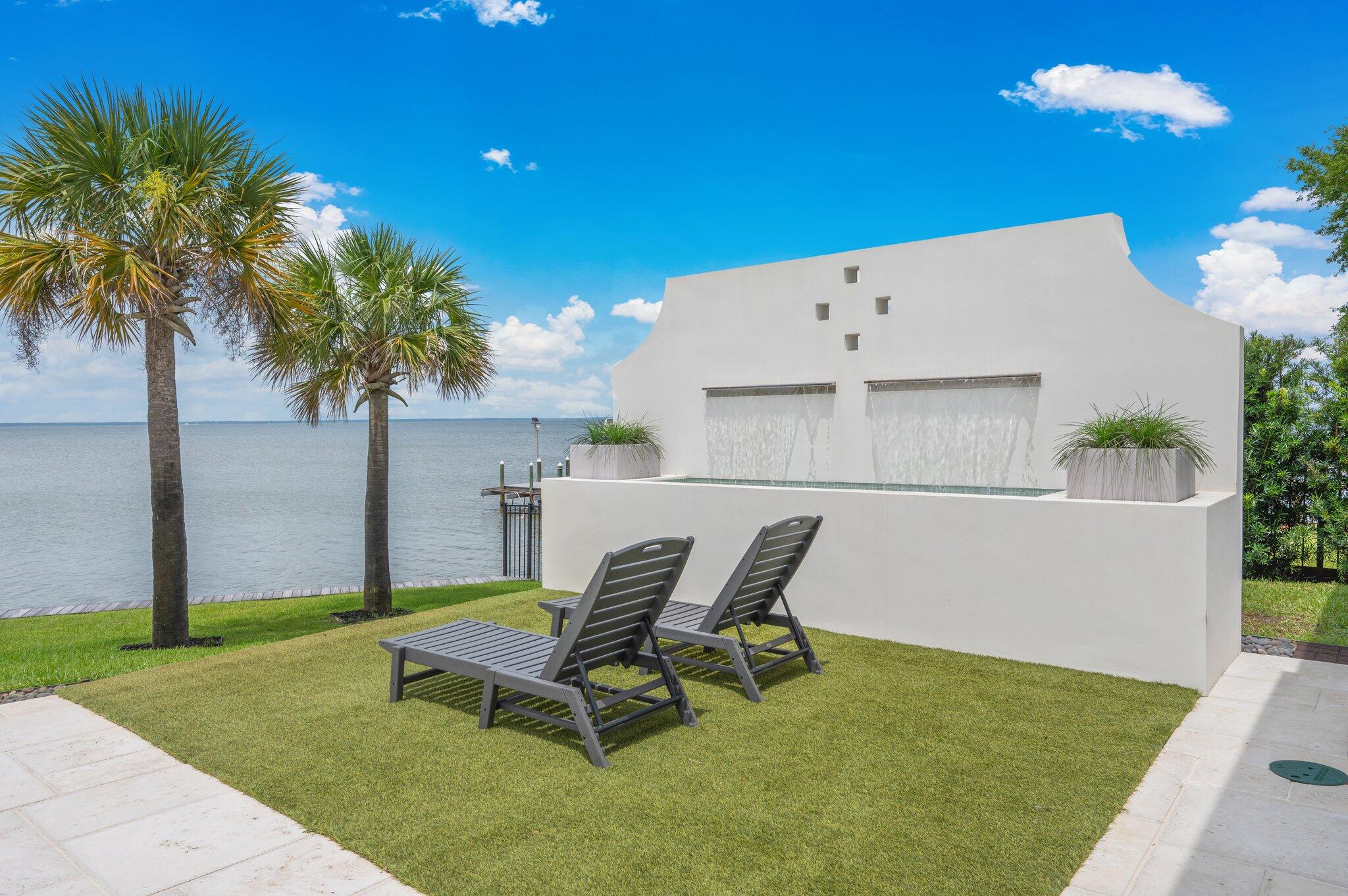 PELICAN BAY - Residential