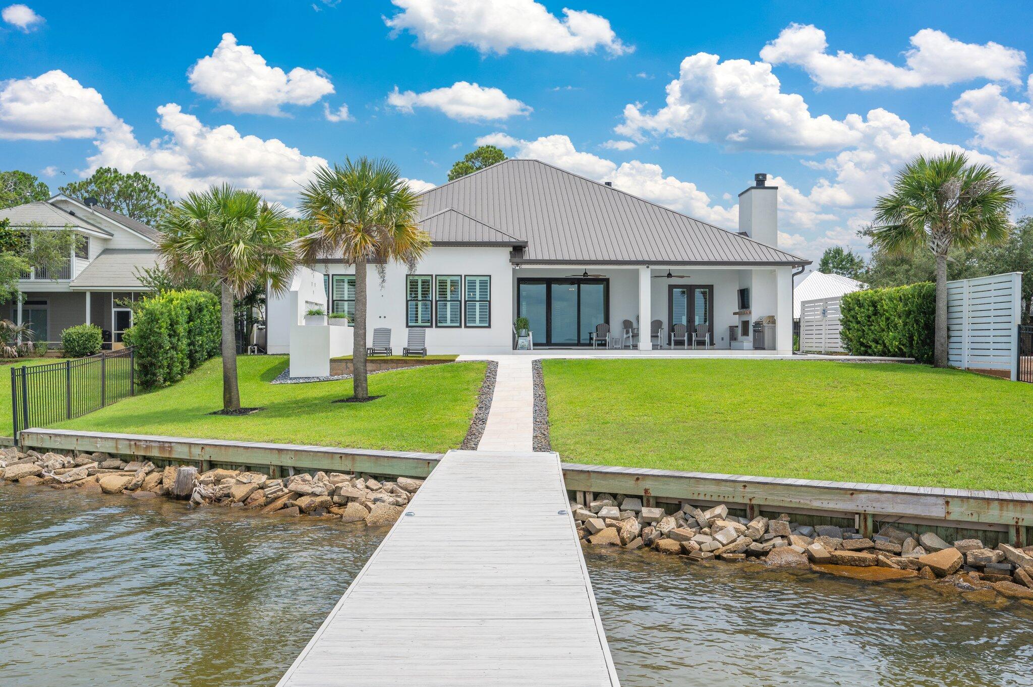 PELICAN BAY - Residential