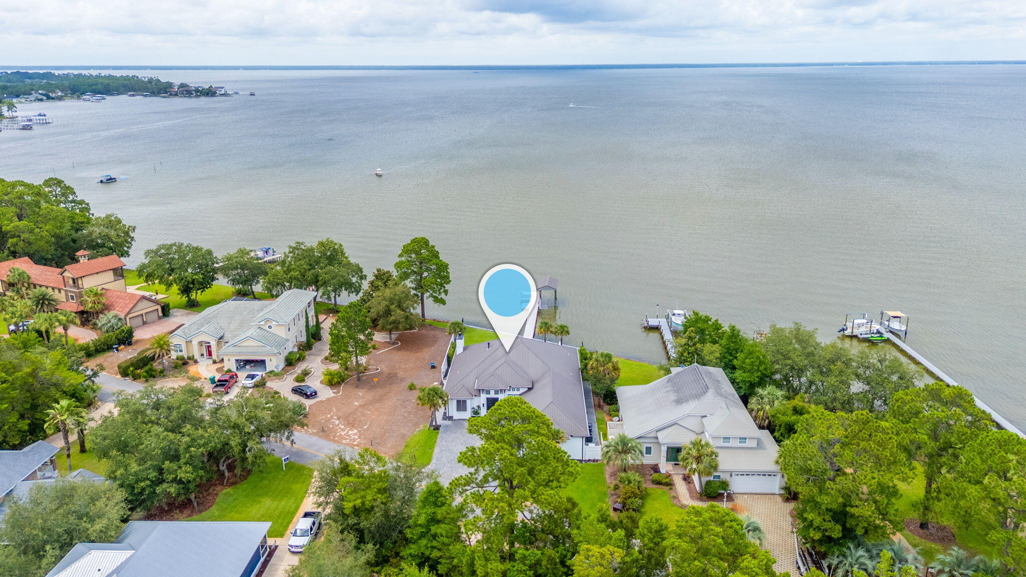PELICAN BAY - Residential