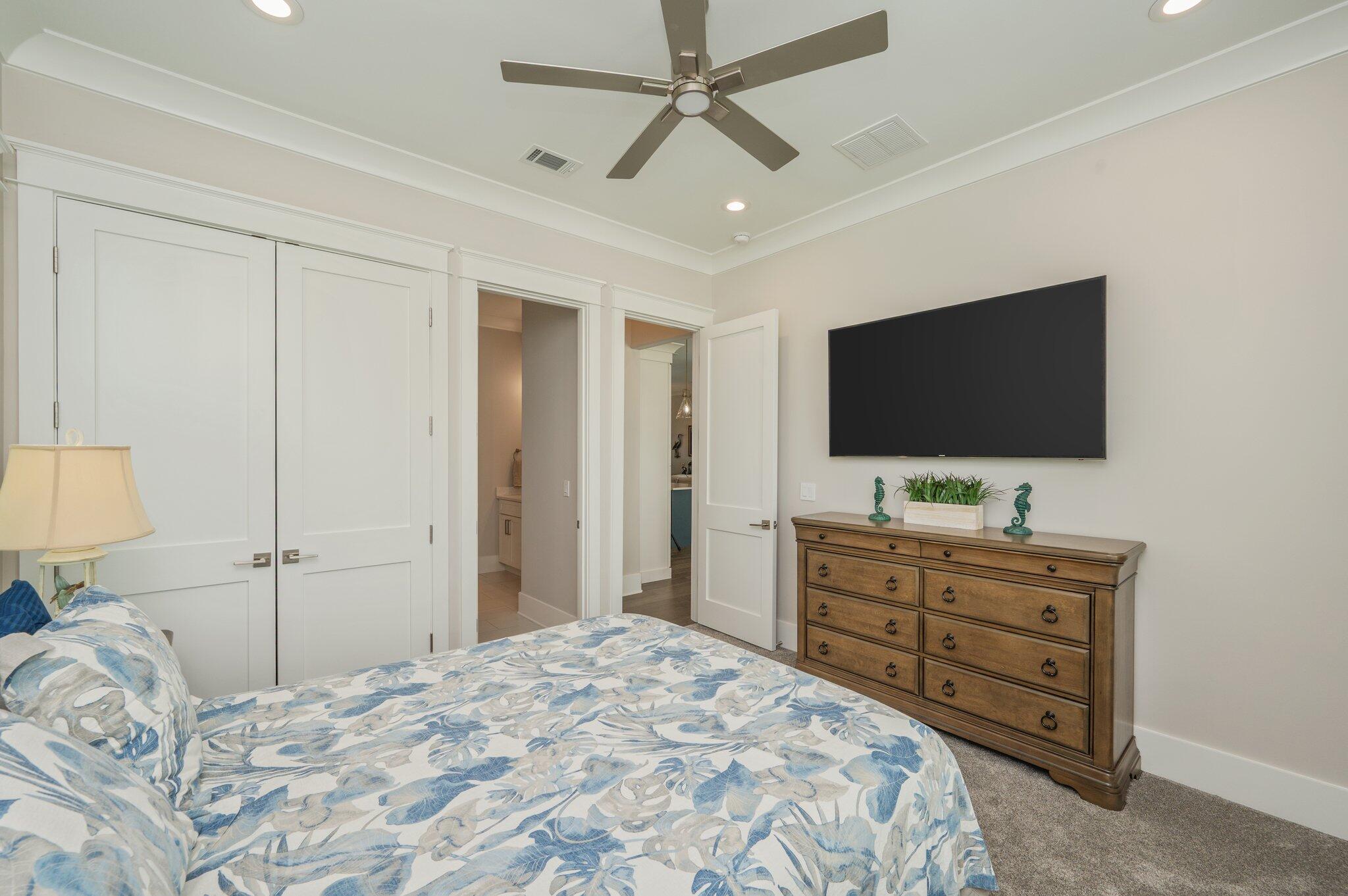 PELICAN BAY - Residential