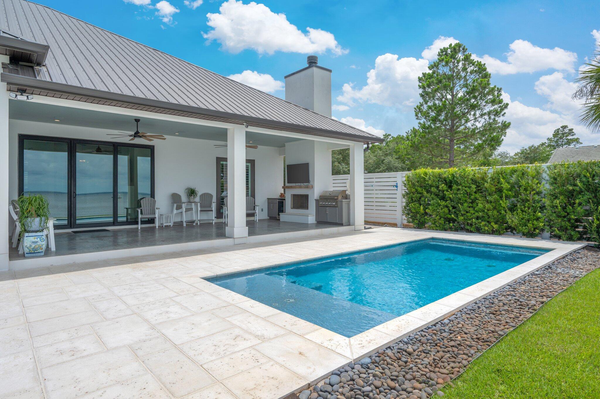 PELICAN BAY - Residential