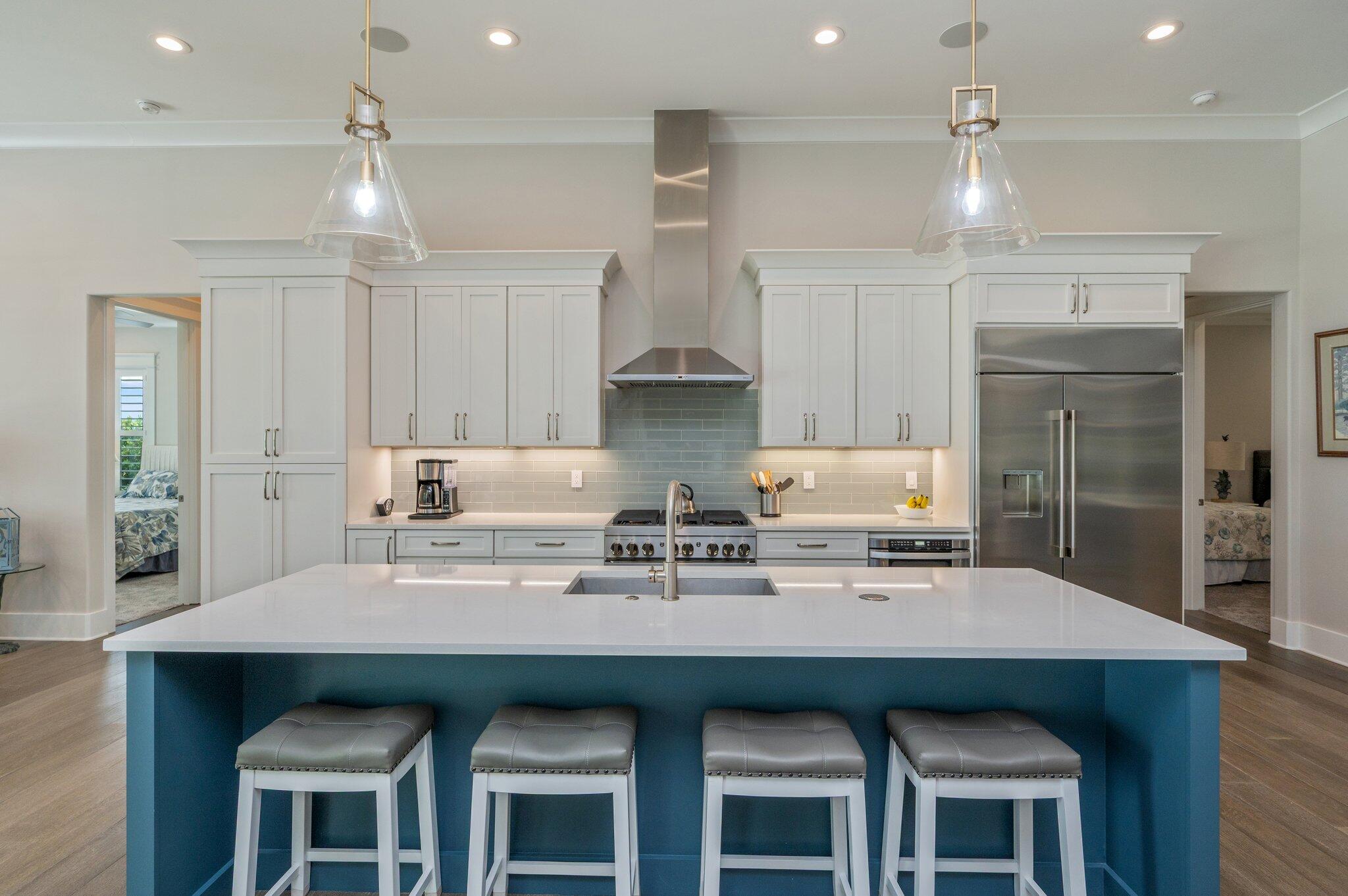 PELICAN BAY - Residential