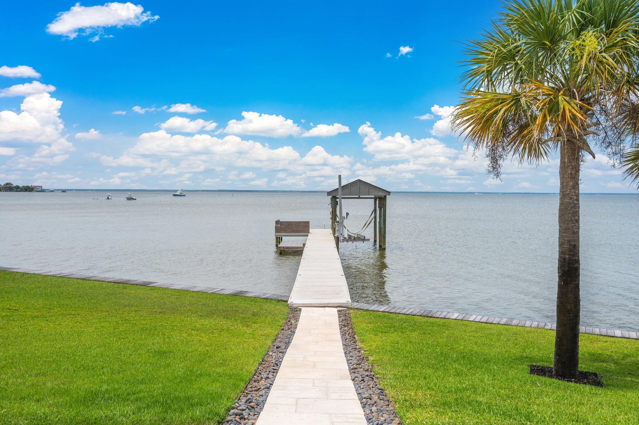 PELICAN BAY - Residential