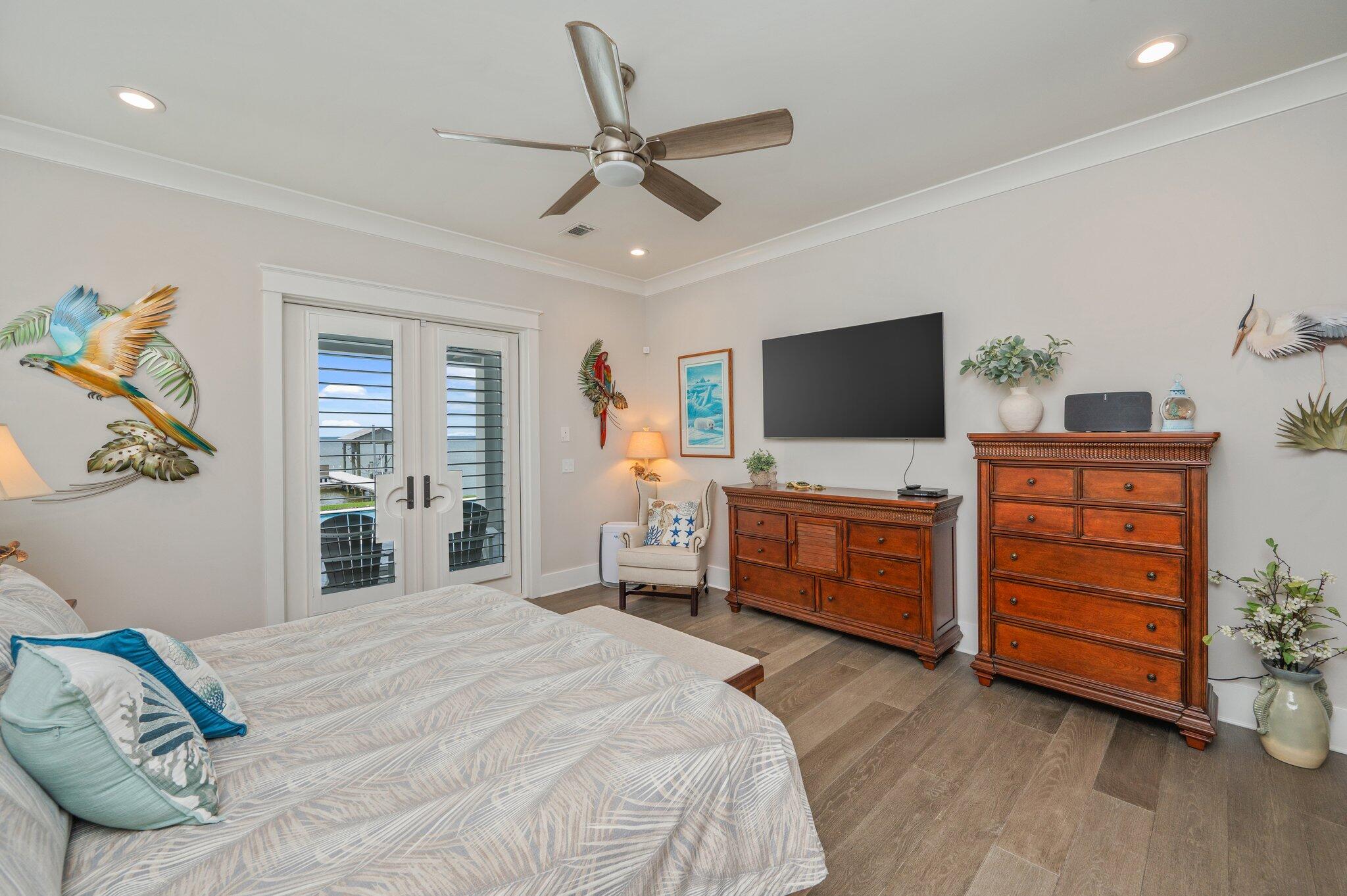 PELICAN BAY - Residential