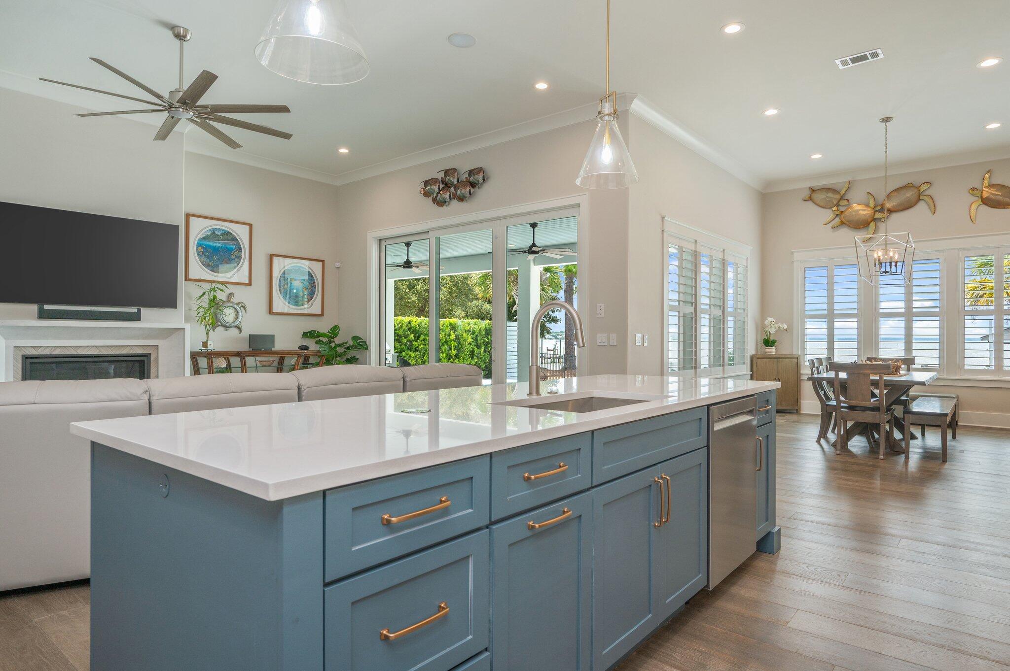 PELICAN BAY - Residential