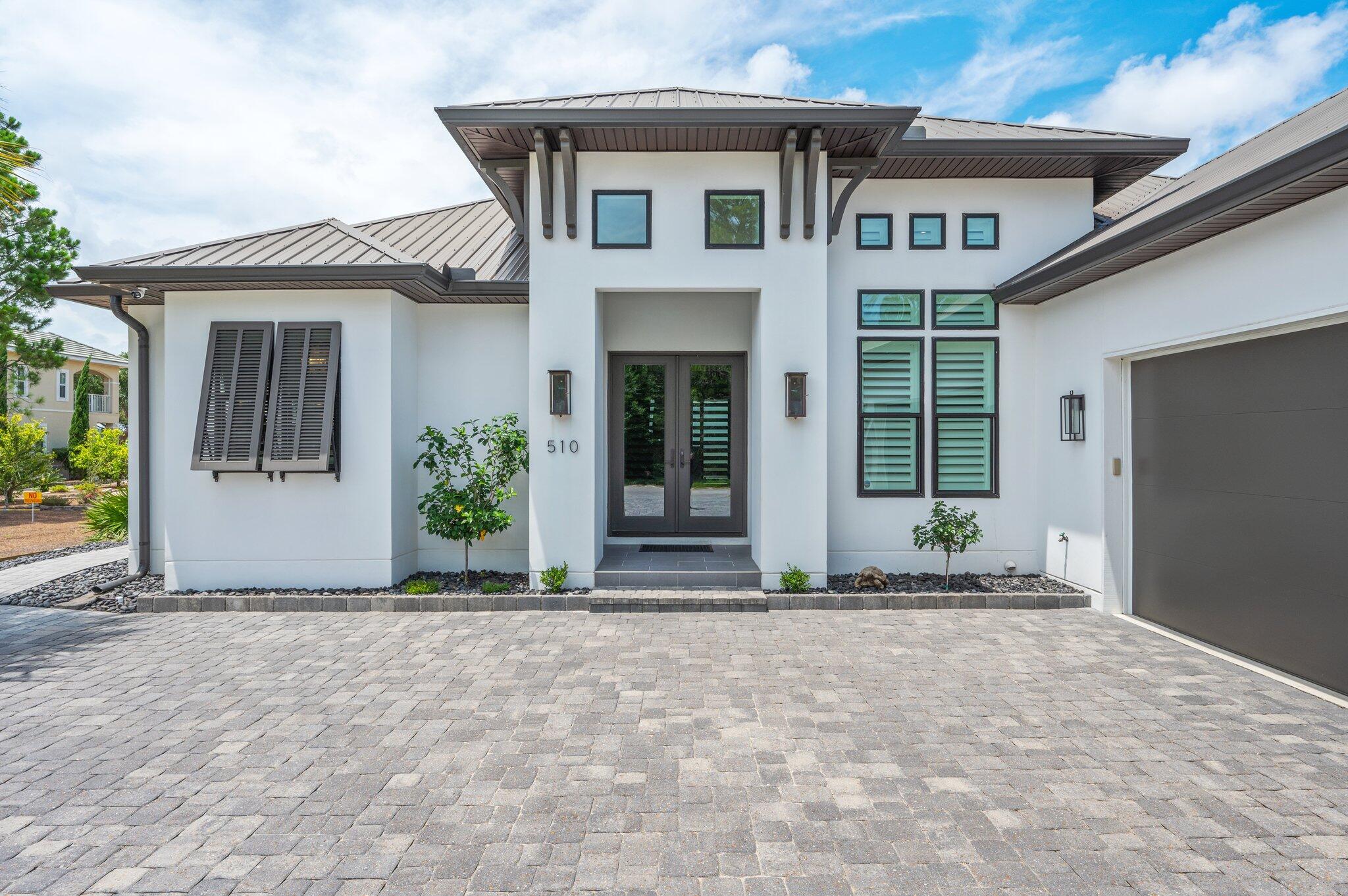 PELICAN BAY - Residential