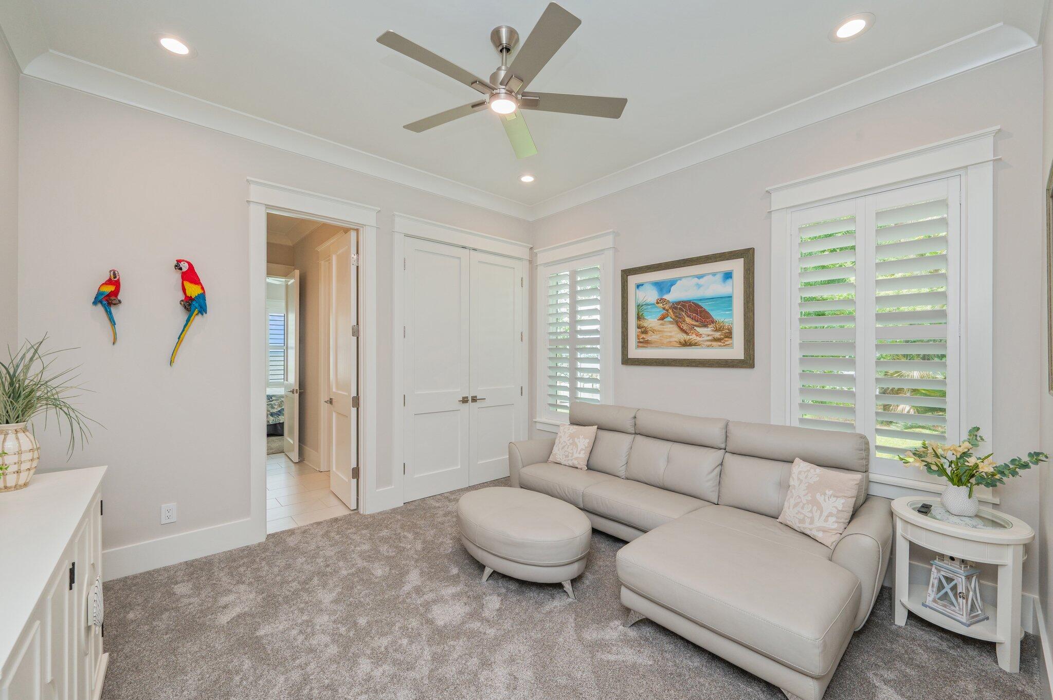 PELICAN BAY - Residential