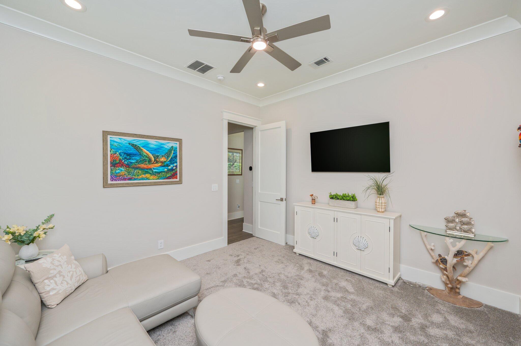 PELICAN BAY - Residential