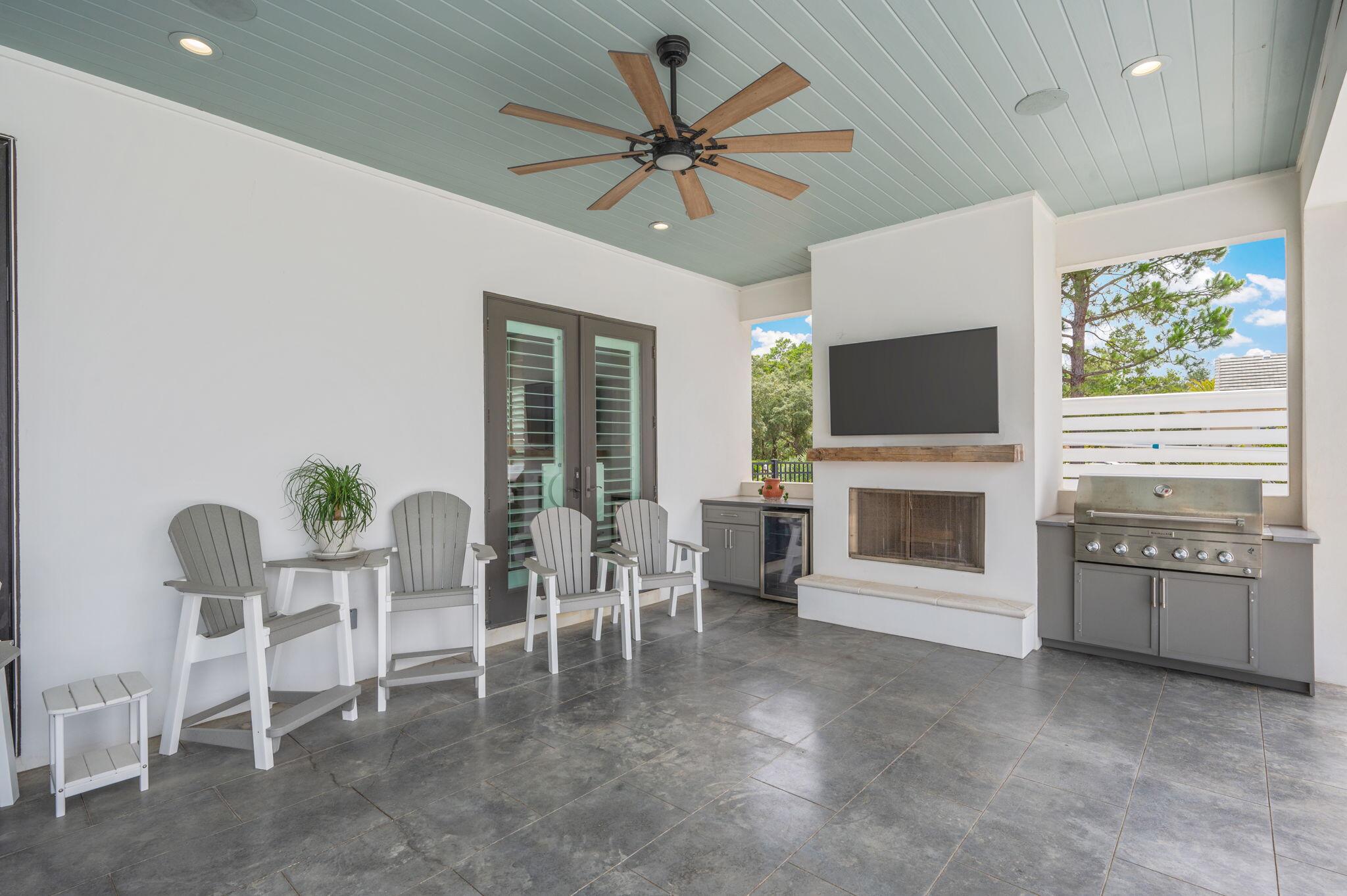 PELICAN BAY - Residential