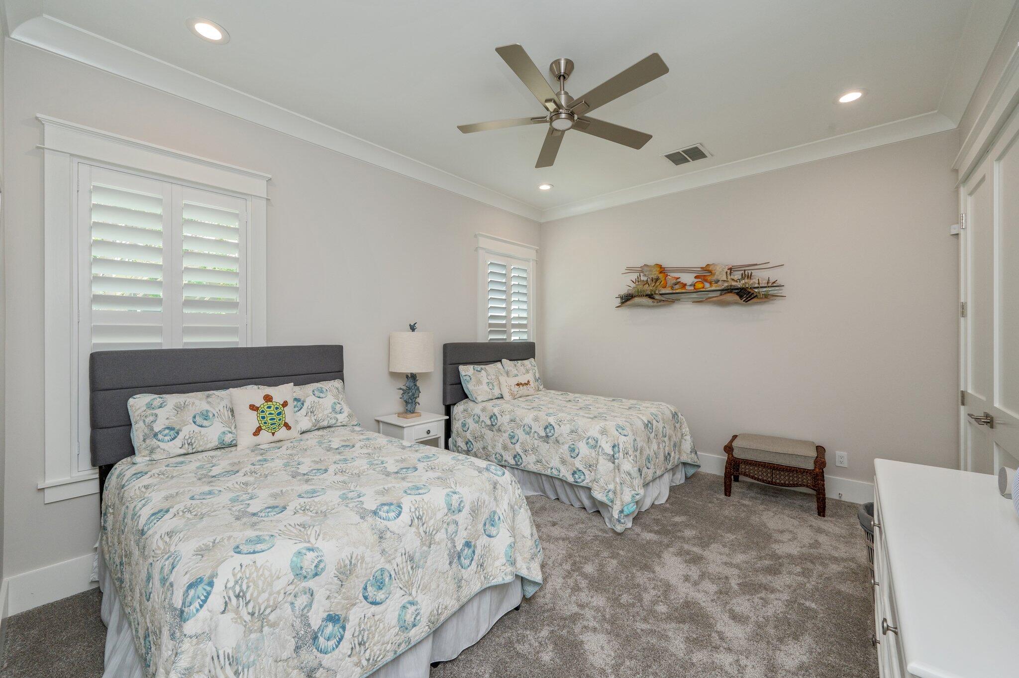 PELICAN BAY - Residential