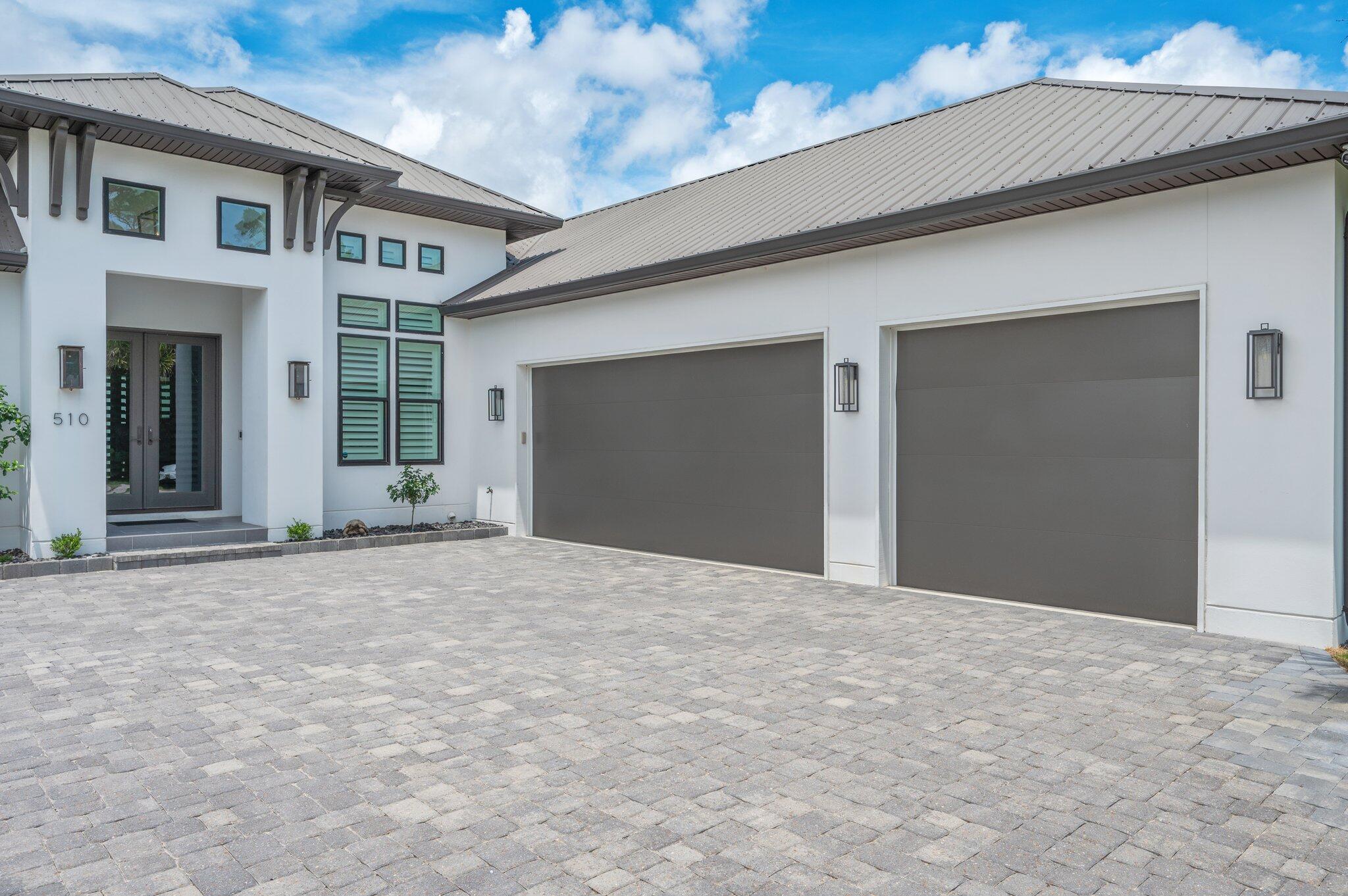 PELICAN BAY - Residential