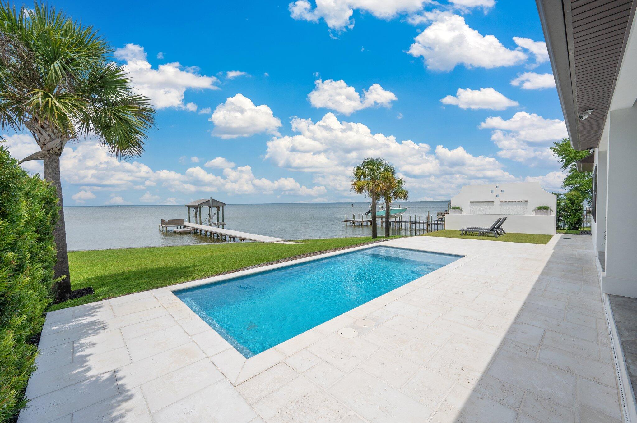 PELICAN BAY - Residential