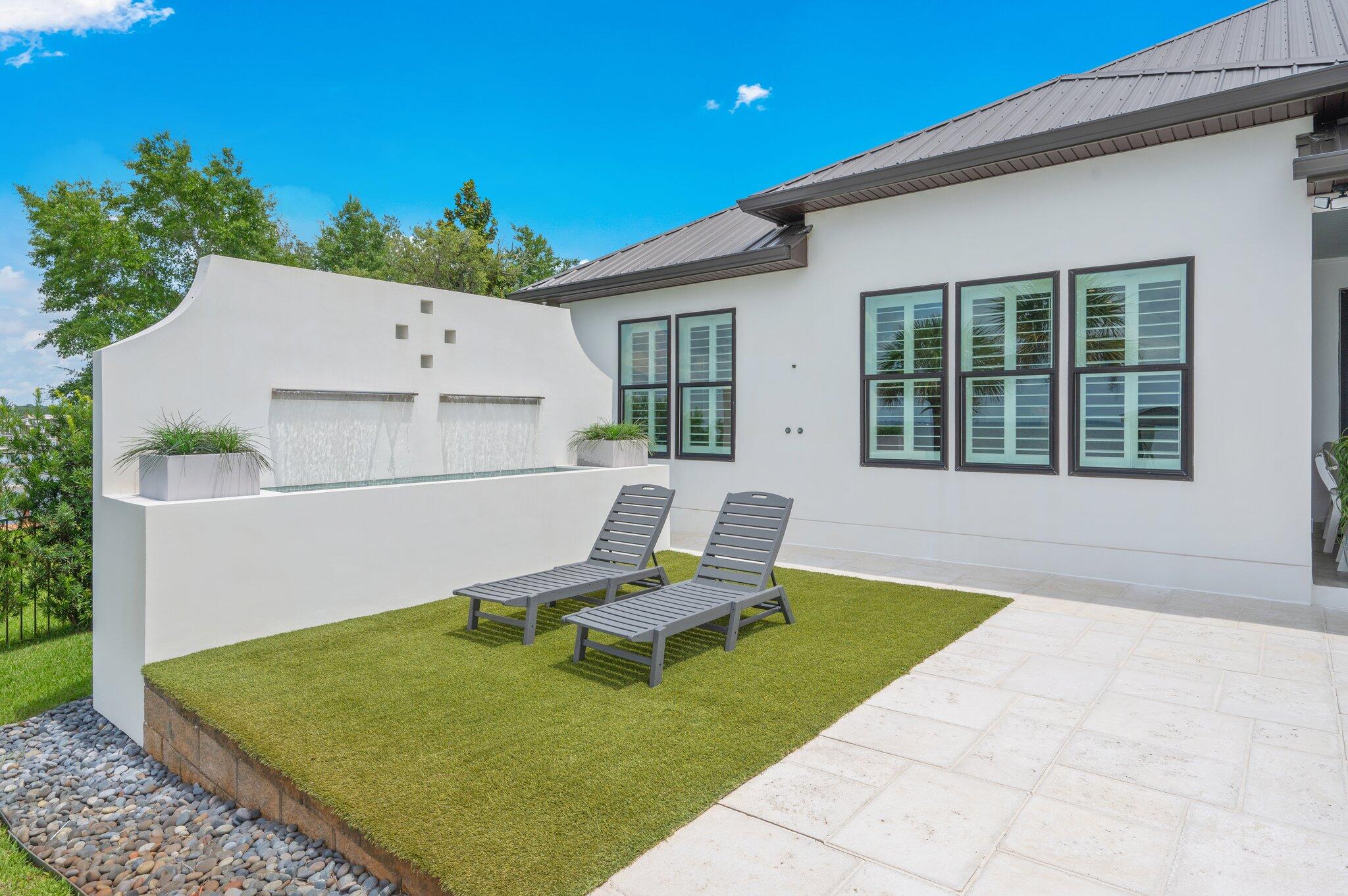 PELICAN BAY - Residential