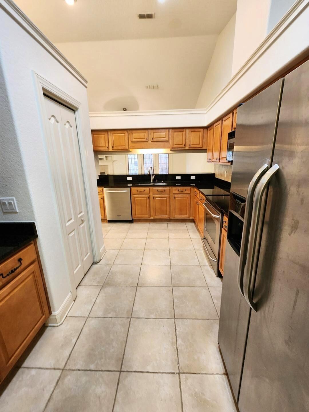DIAMOND LAKES - Residential Lease