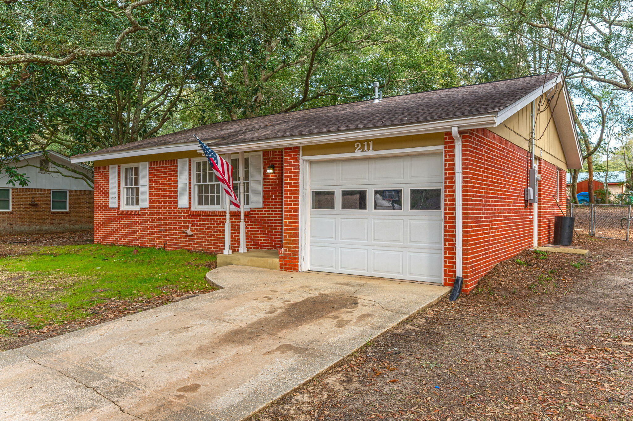 PINECREST HILLS - Residential Lease