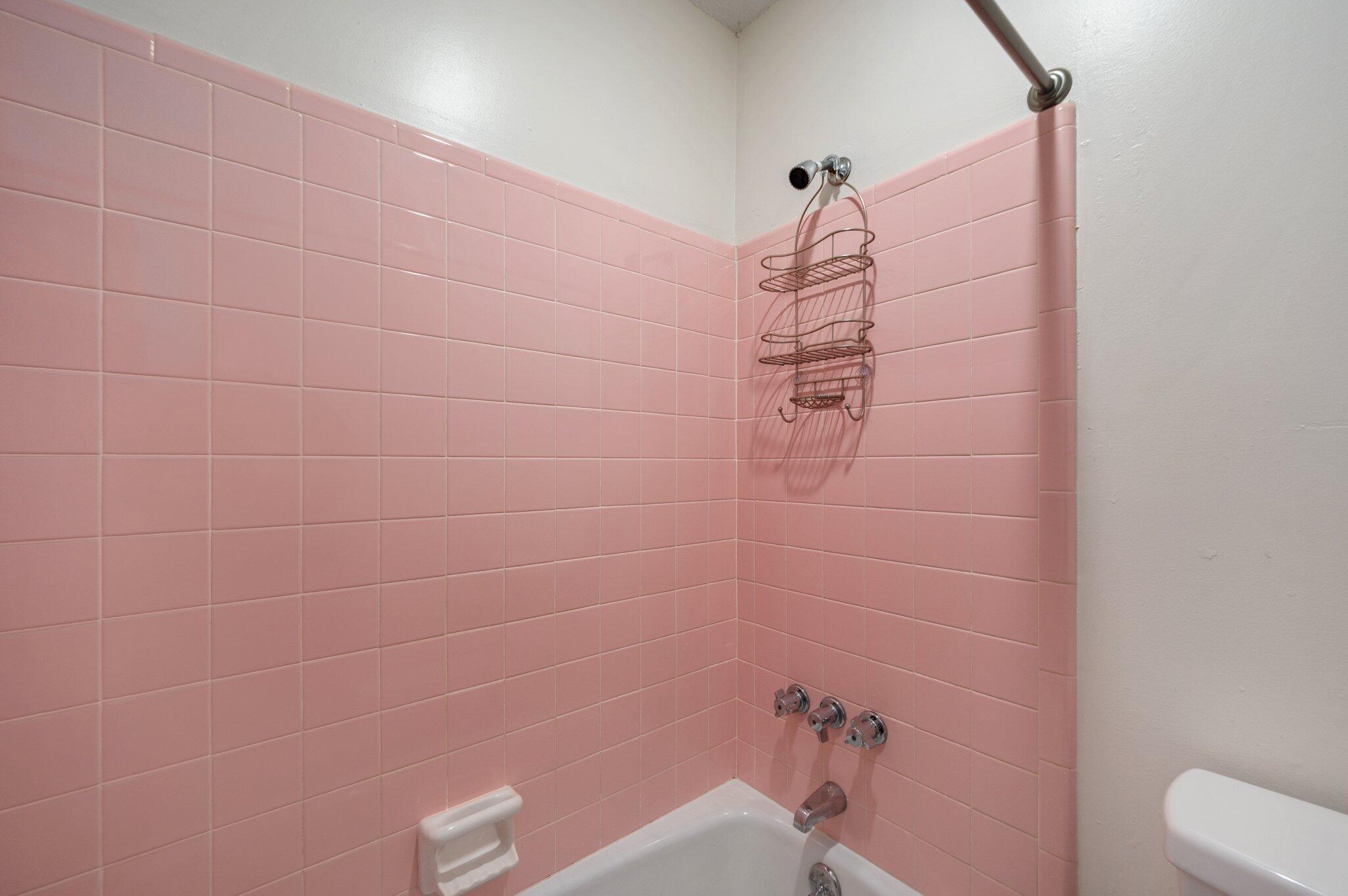 PINECREST HILLS - Residential Lease