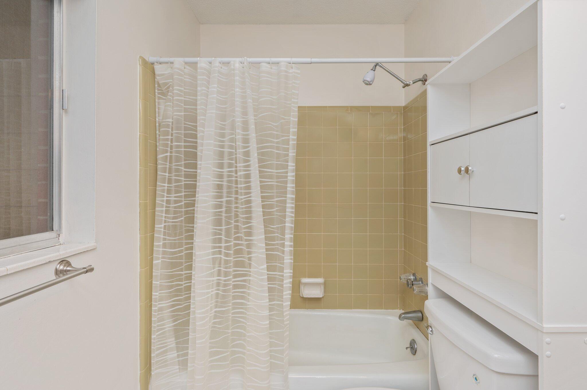 PINECREST HILLS - Residential Lease