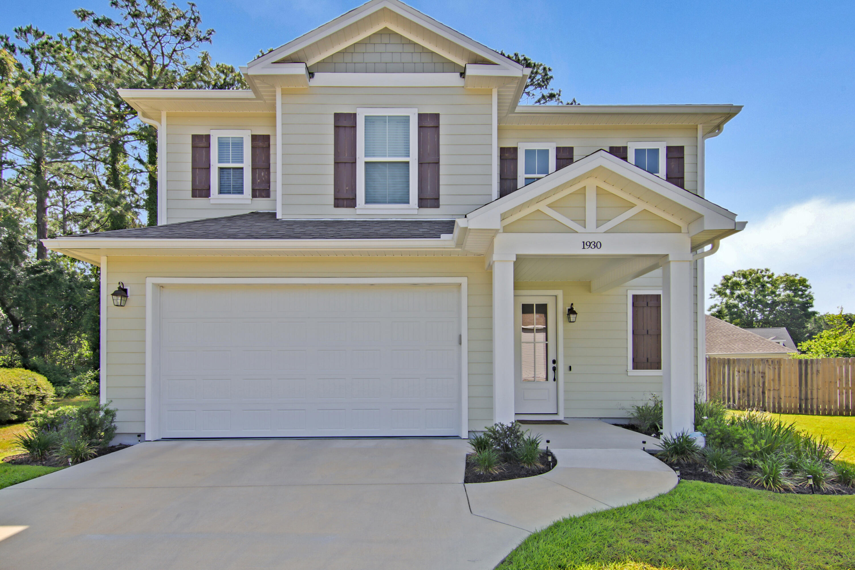 Don't miss the chance to own a new home in Bluewater Bay!Own your dream home in the highly desirable BLUEWATER neighborhood. Completely move in ready with WHITE SHAKER cabinets, QUARTZ countertops, and an APRON FRONT SINK! The home boasts an OPEN FLOOR PLAN! Great for entertaining and family gatherings. Luxury Vinyl Plank flooring can be found throughout the main area. The master shower has DESIGNER TILE , double vanities, and a LARGE WALK IN CLOSET. The backyard is fenced with a privacy fence.