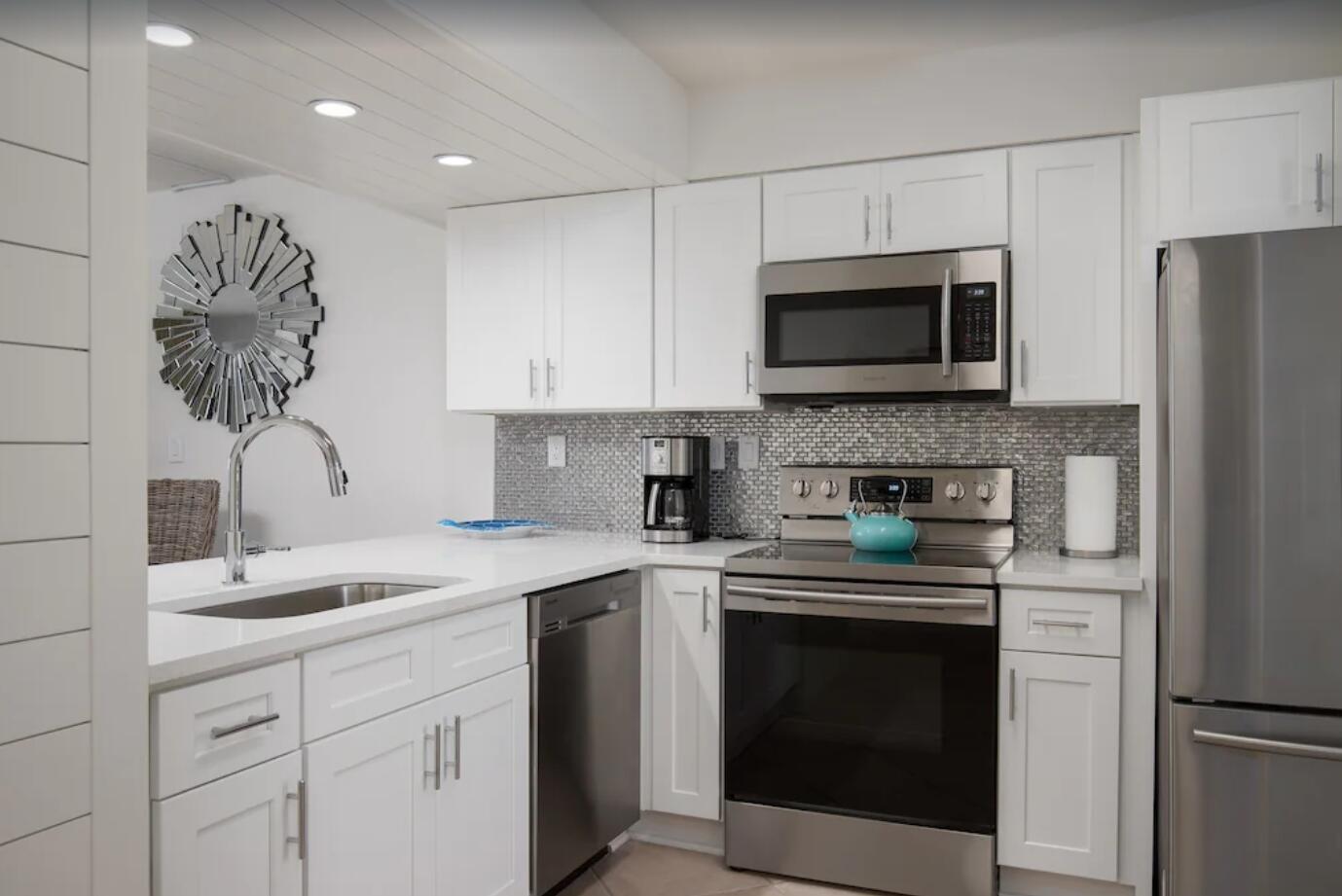 EMERALD TOWERS CONDO - Residential