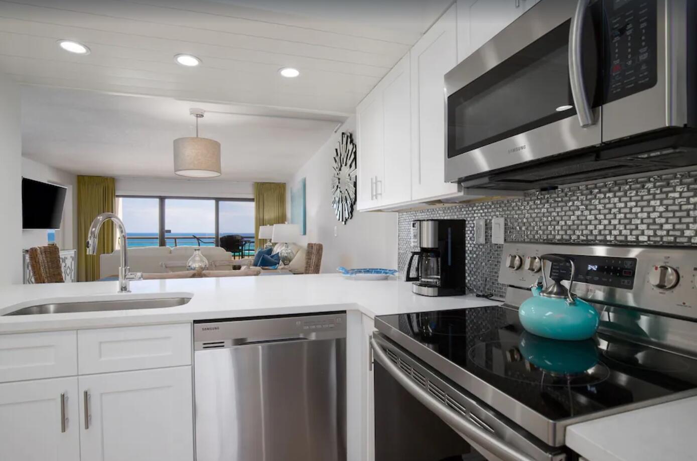 EMERALD TOWERS CONDO - Residential