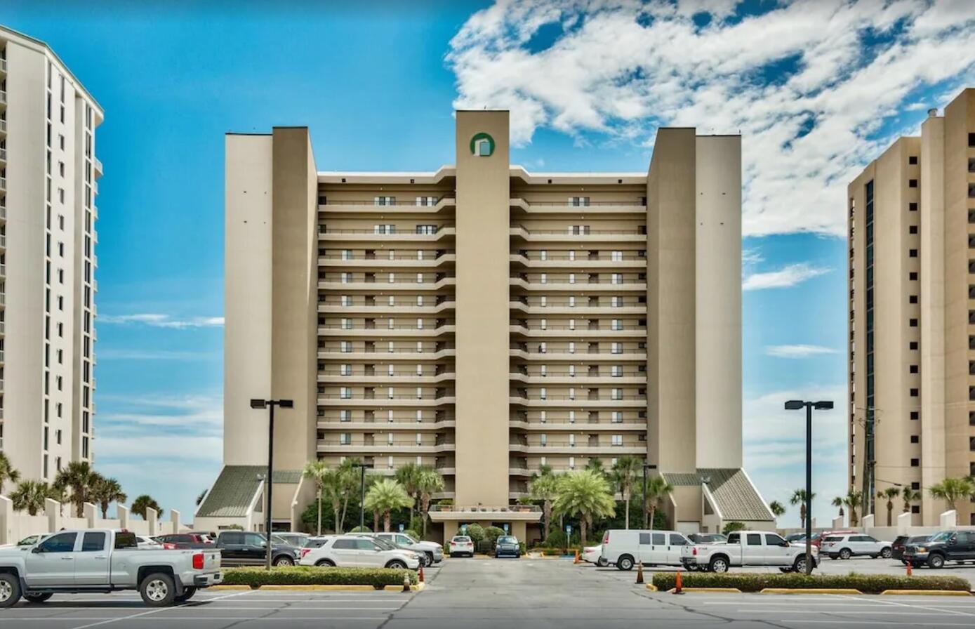 EMERALD TOWERS CONDO - Residential